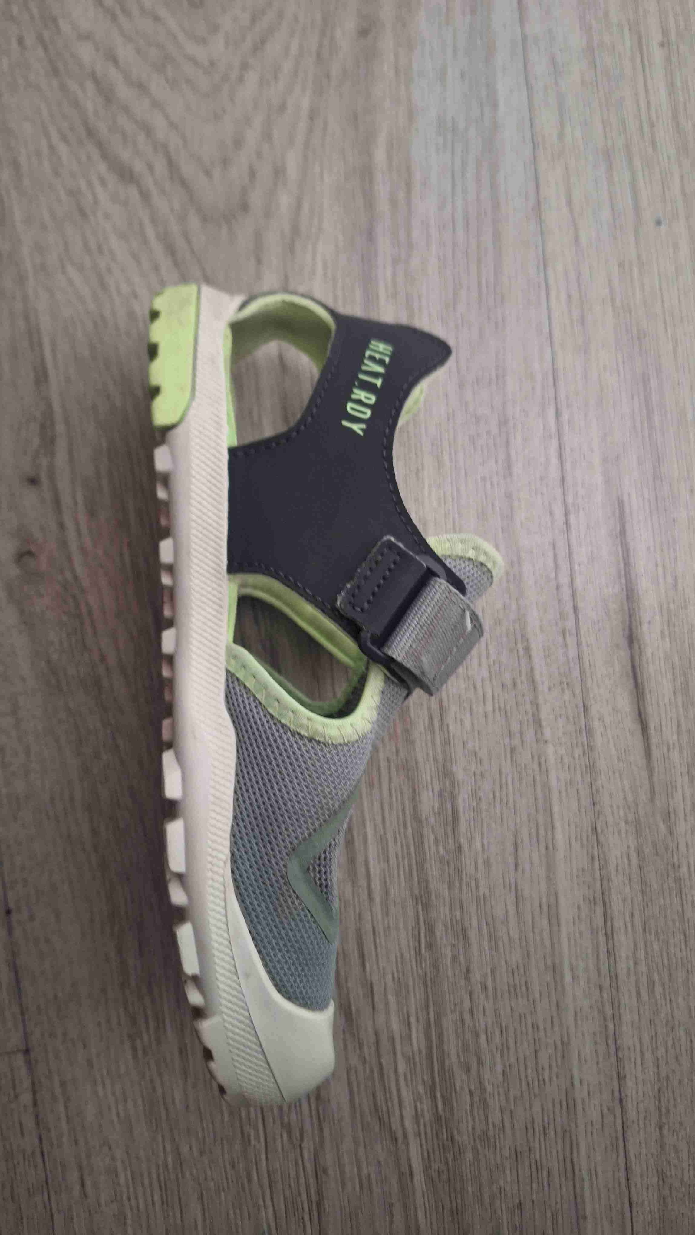 Sandalia deportiva infantil gris y verde