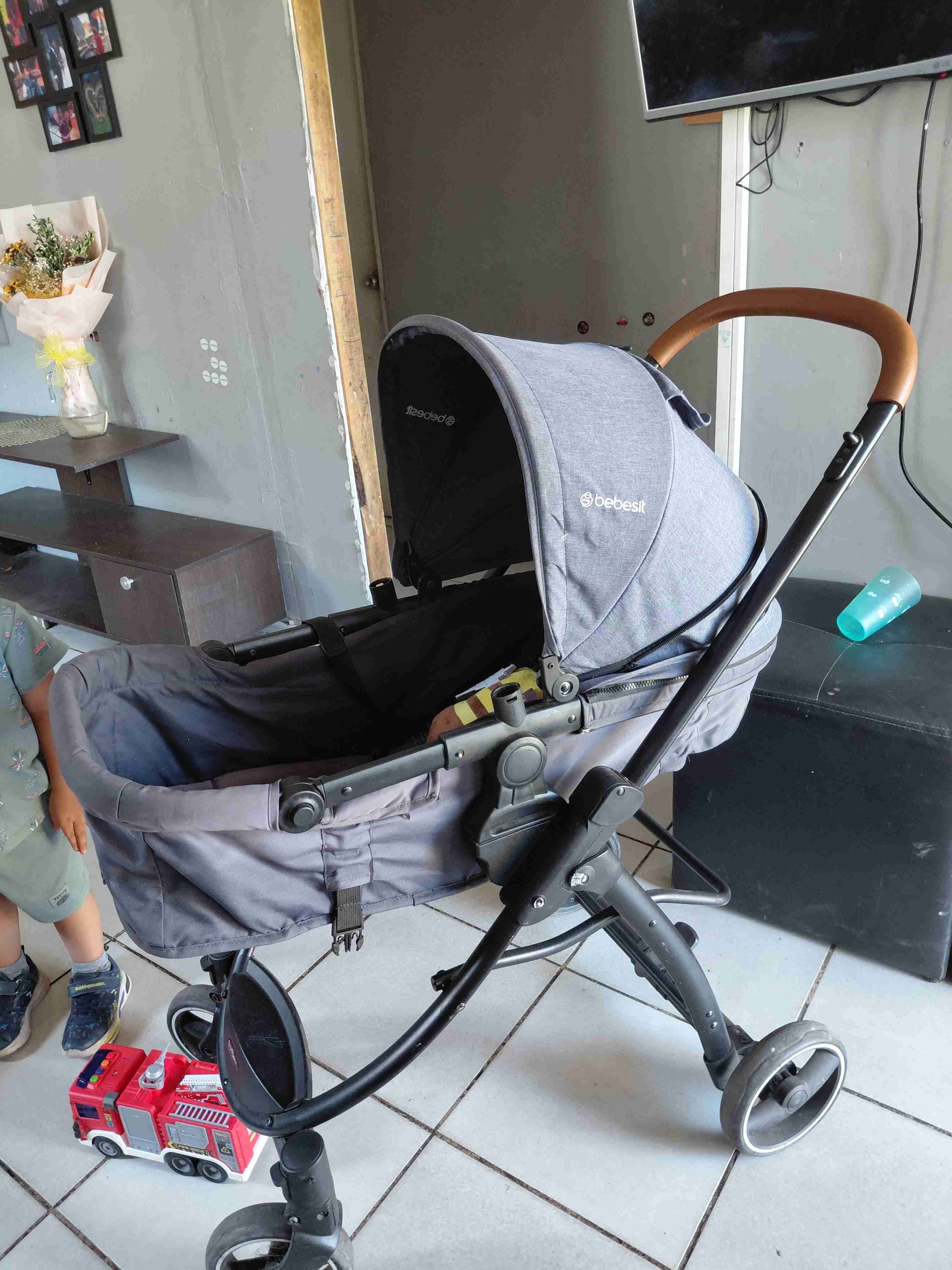 Coche de bebé gris Bebesit
