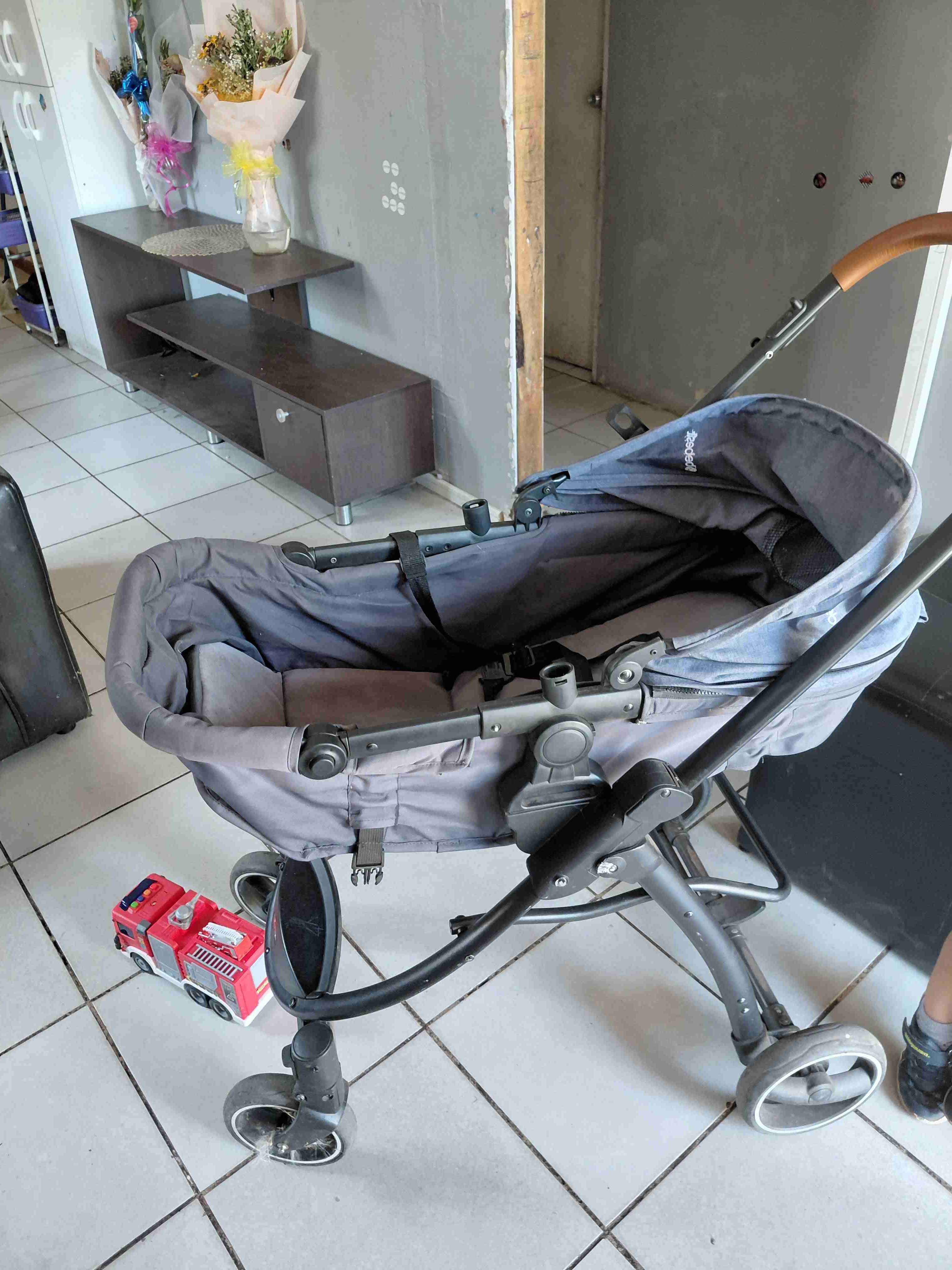 Coche de bebé gris Bebesit - miniatura 2