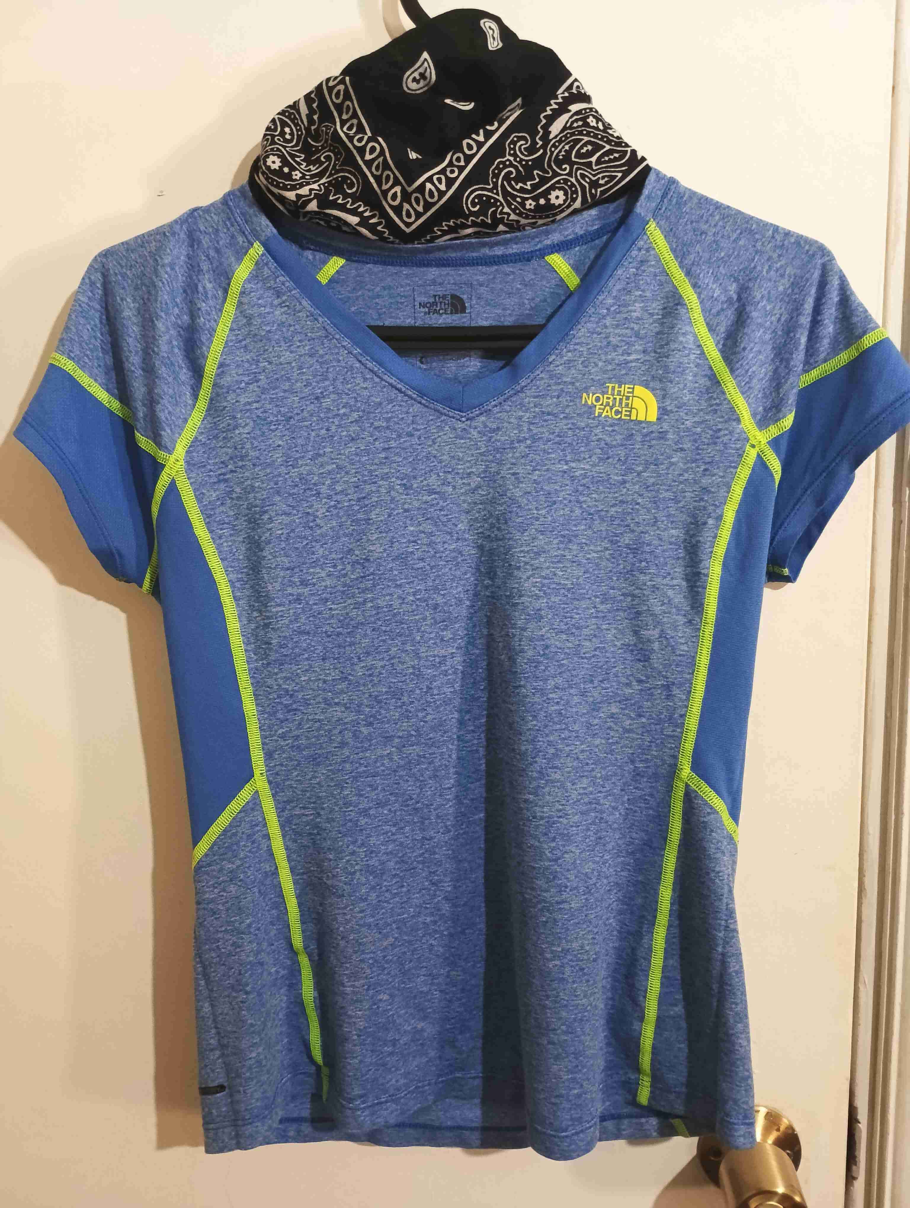 Polera deportiva azul The North Face