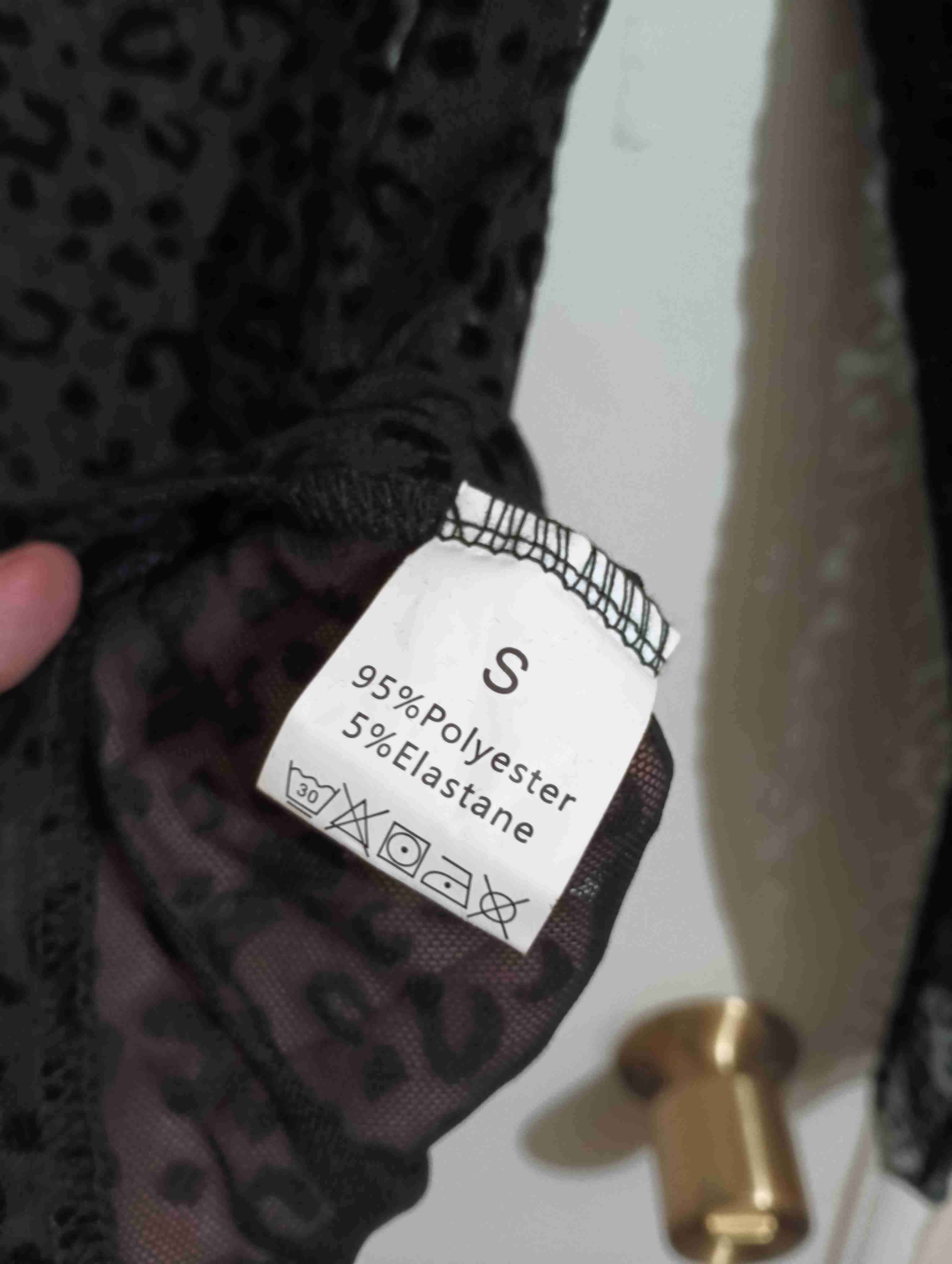 Polera negra de animal print - miniatura 3