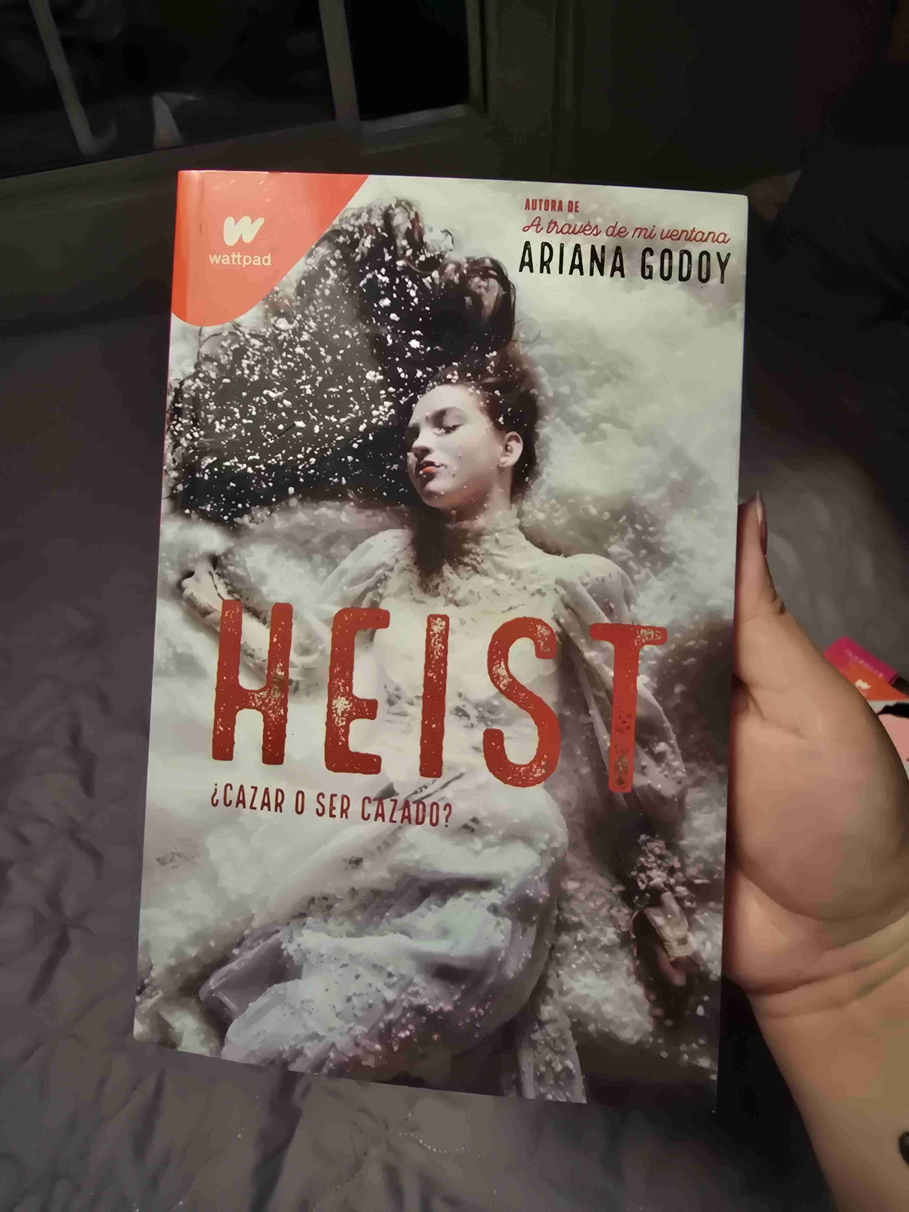 Libro 'Heist' de Ariana Godoy
