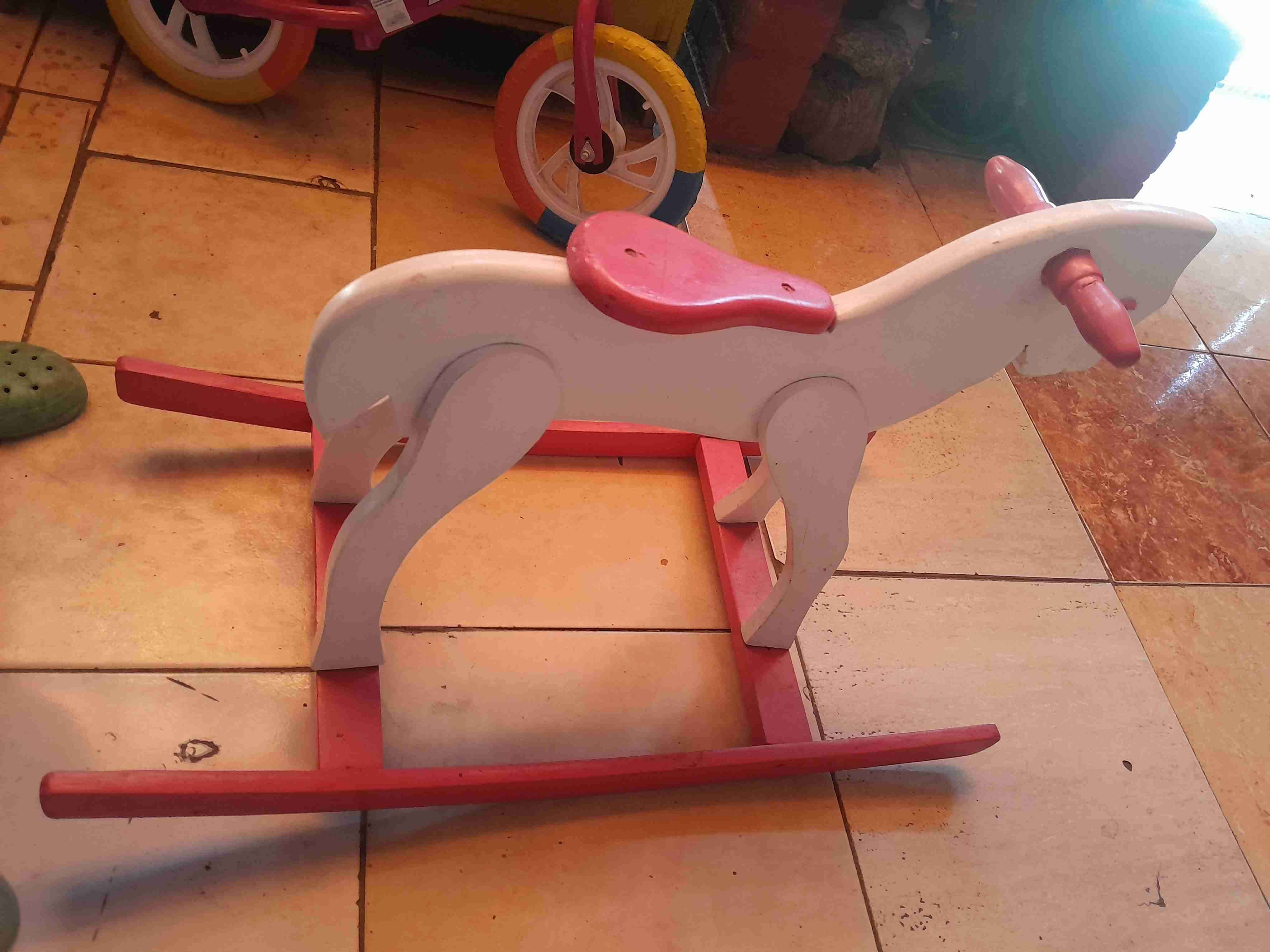 Caballito balancín infantil