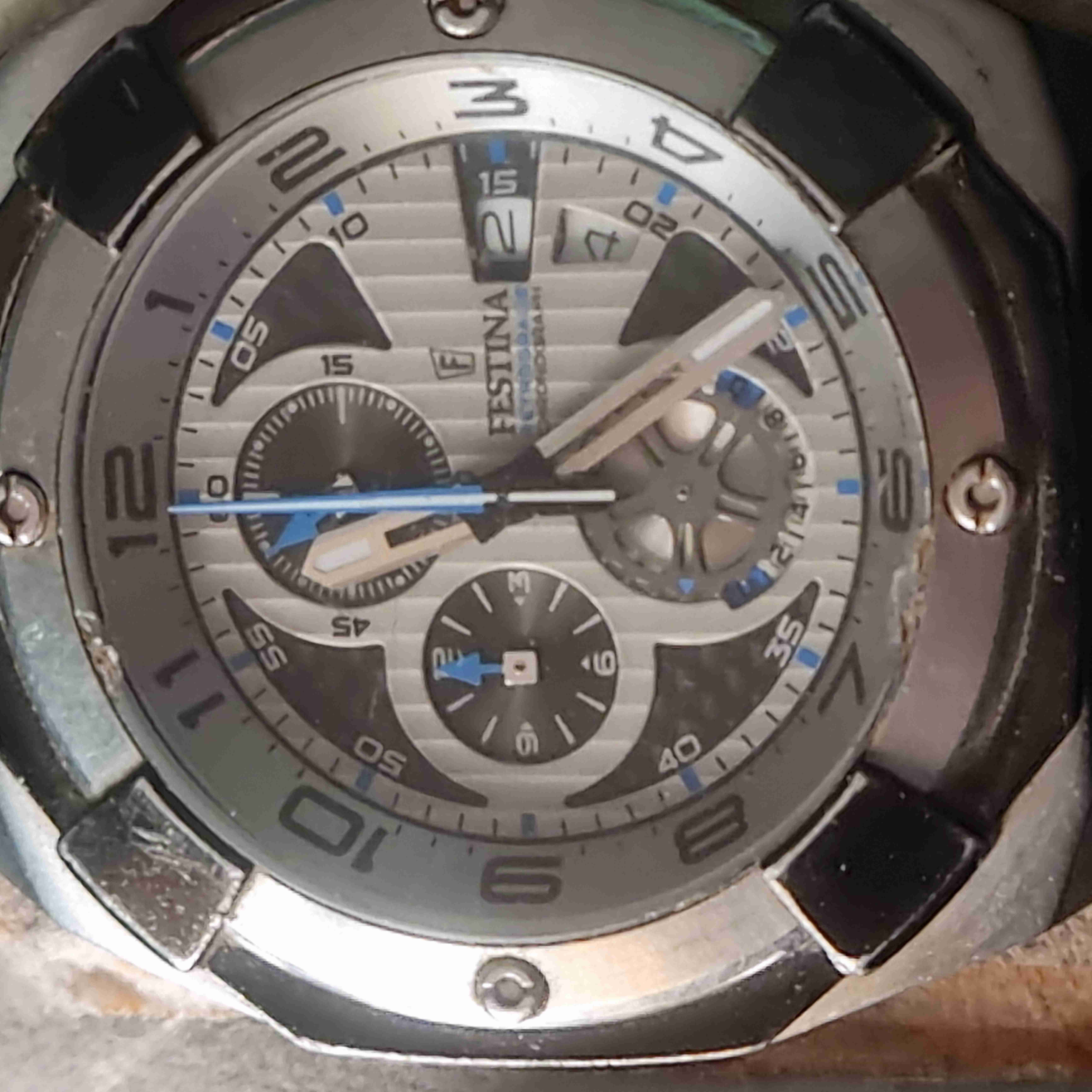 Reloj Festina cronógrafo metálico