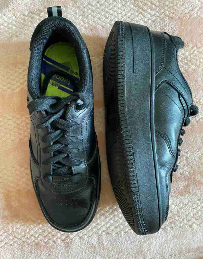 Zapatillas negras deportivas