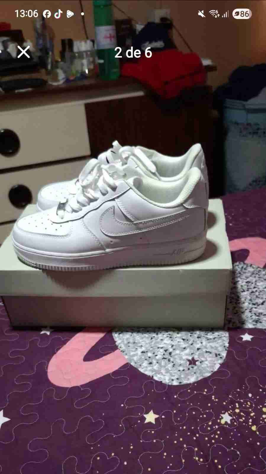 Zapatillas blancas deportivas - miniatura 2