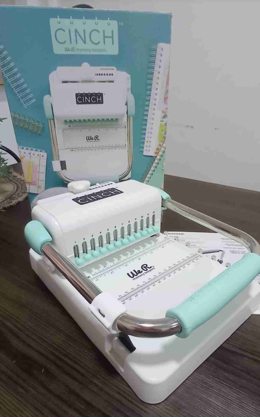 Encuadernadora Cinch blanca y celeste - miniatura 2
