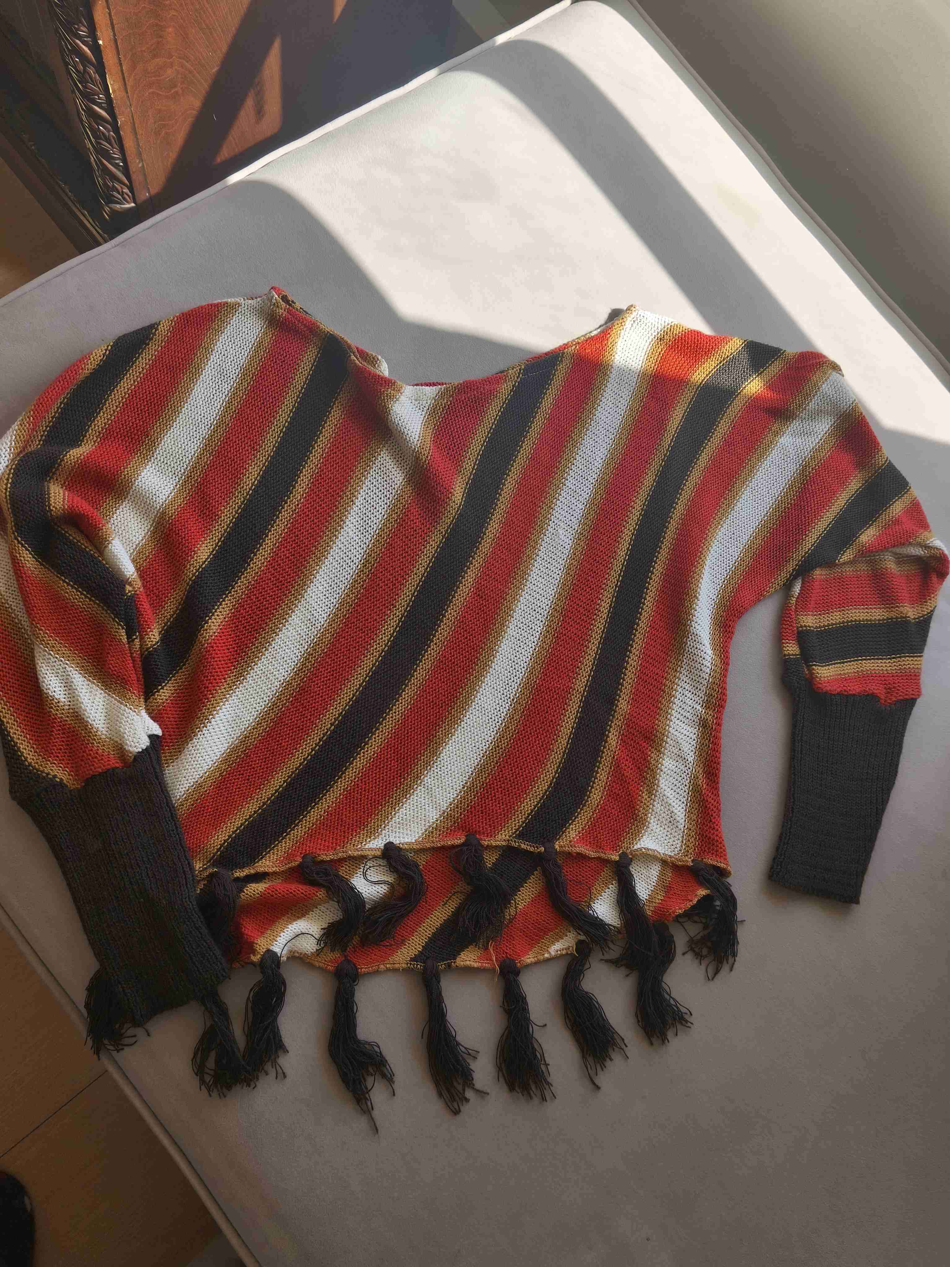 Suéter a rayas con flecos