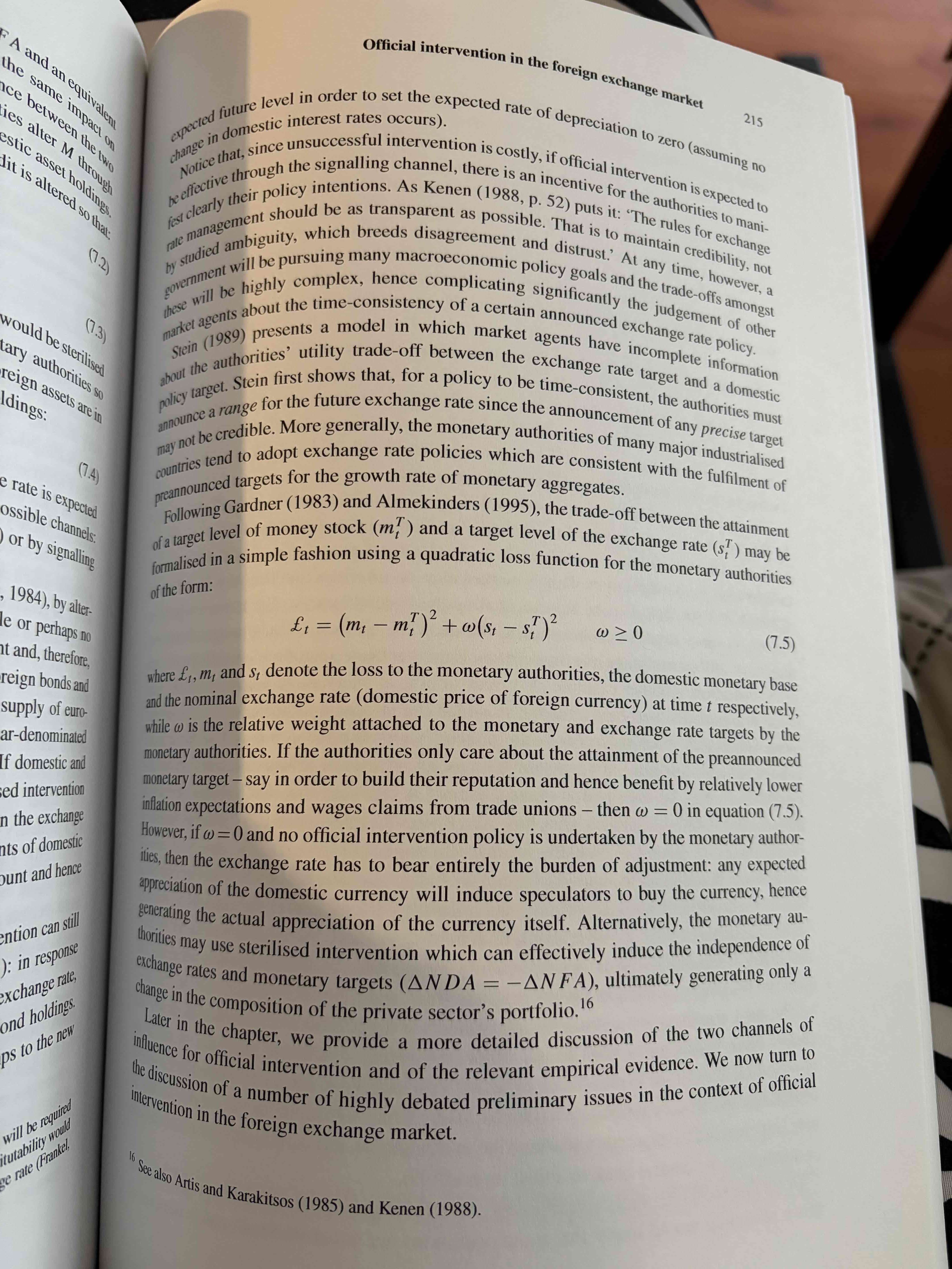 Libro sobre economía de tipo de cambio - miniatura 3