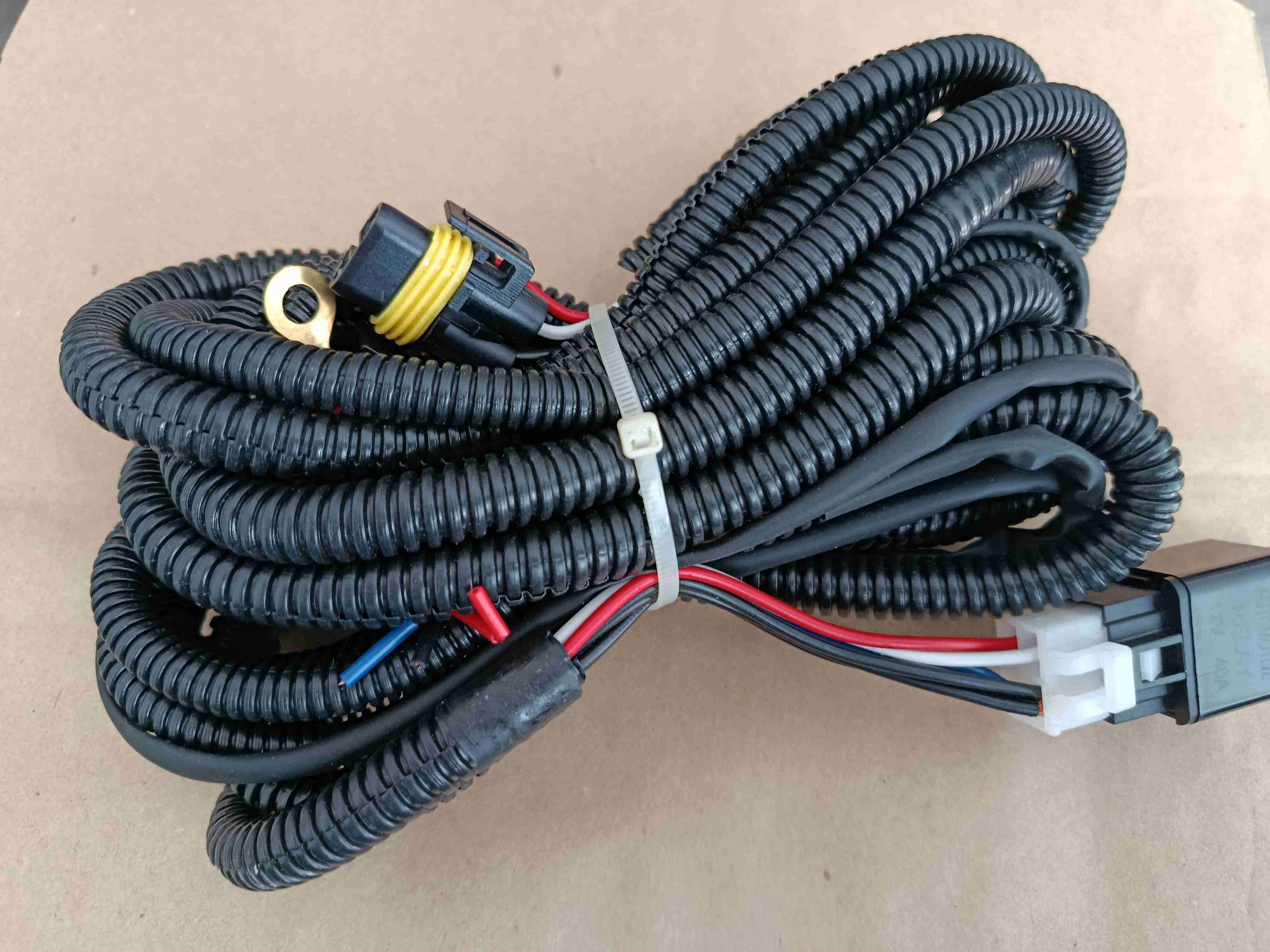 Arnés de cableado automotriz
