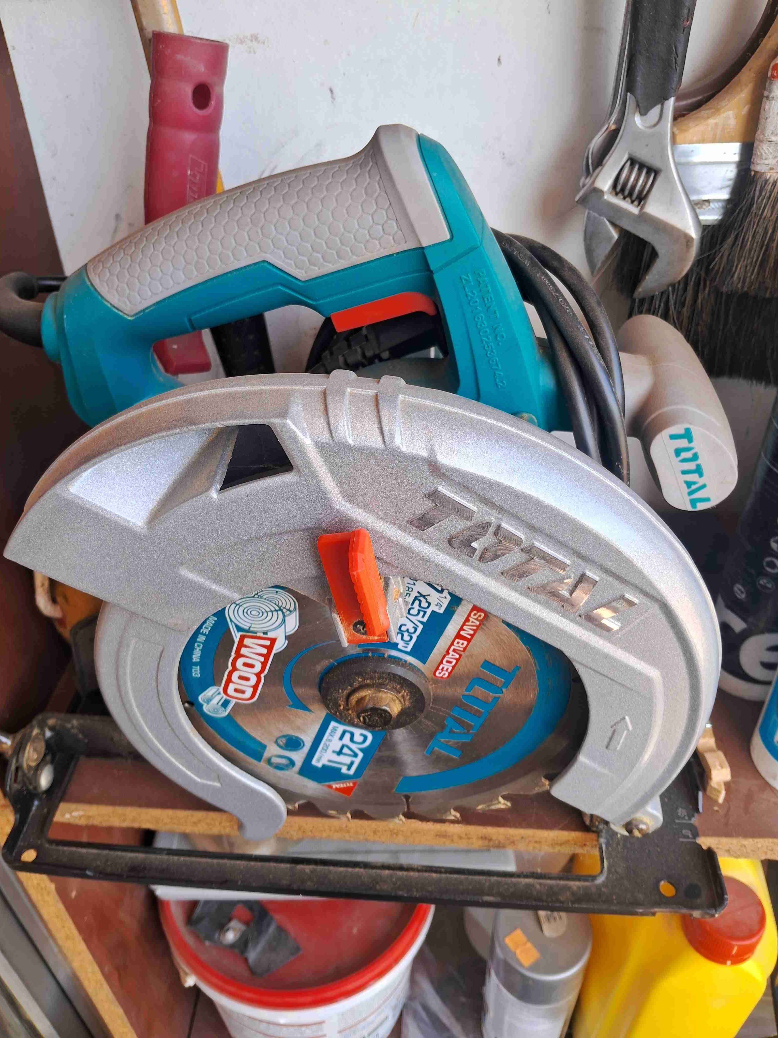 Sierra circular Total para madera