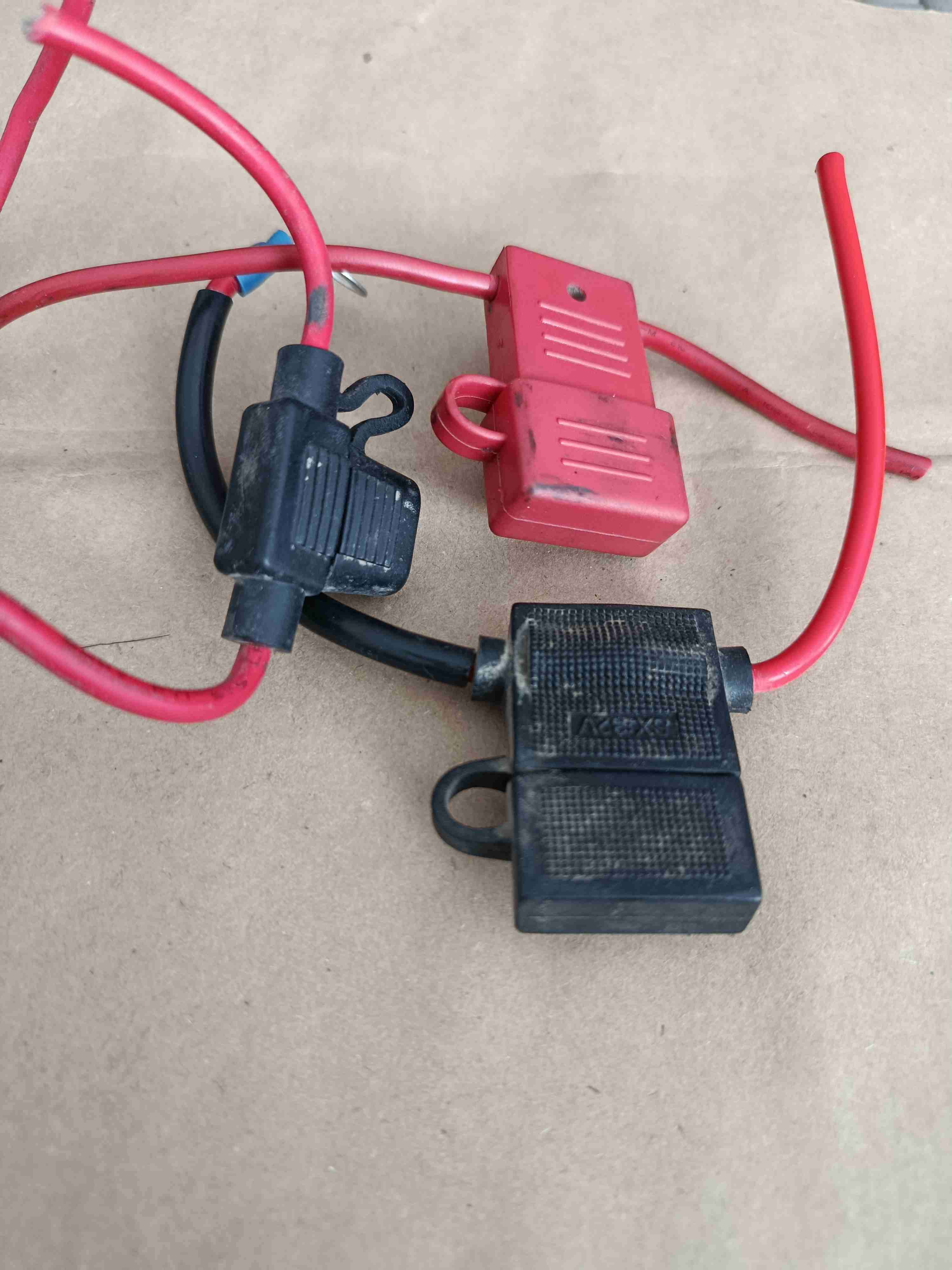 Conector de batería con cables