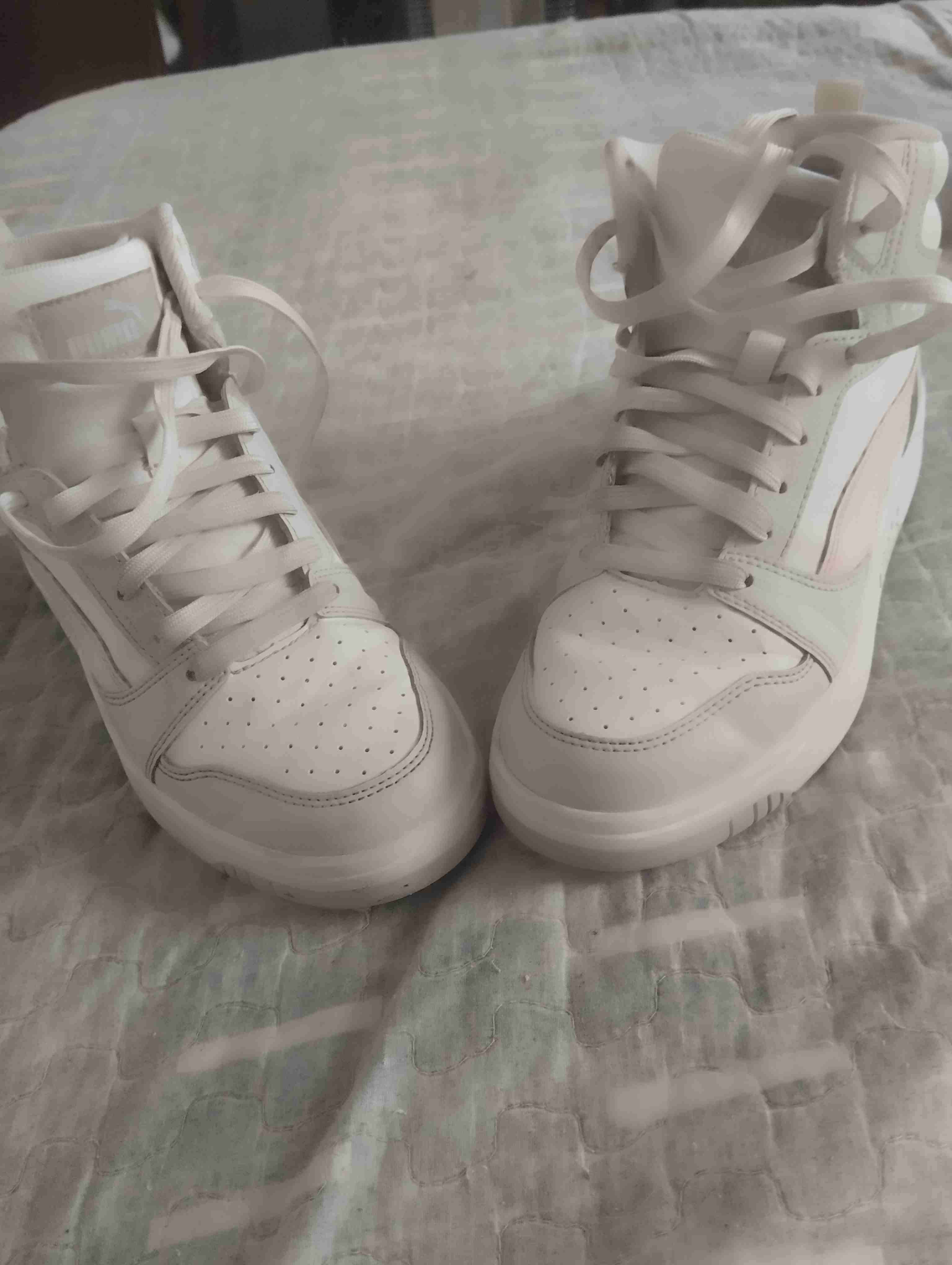 Zapatillas blancas deportivas