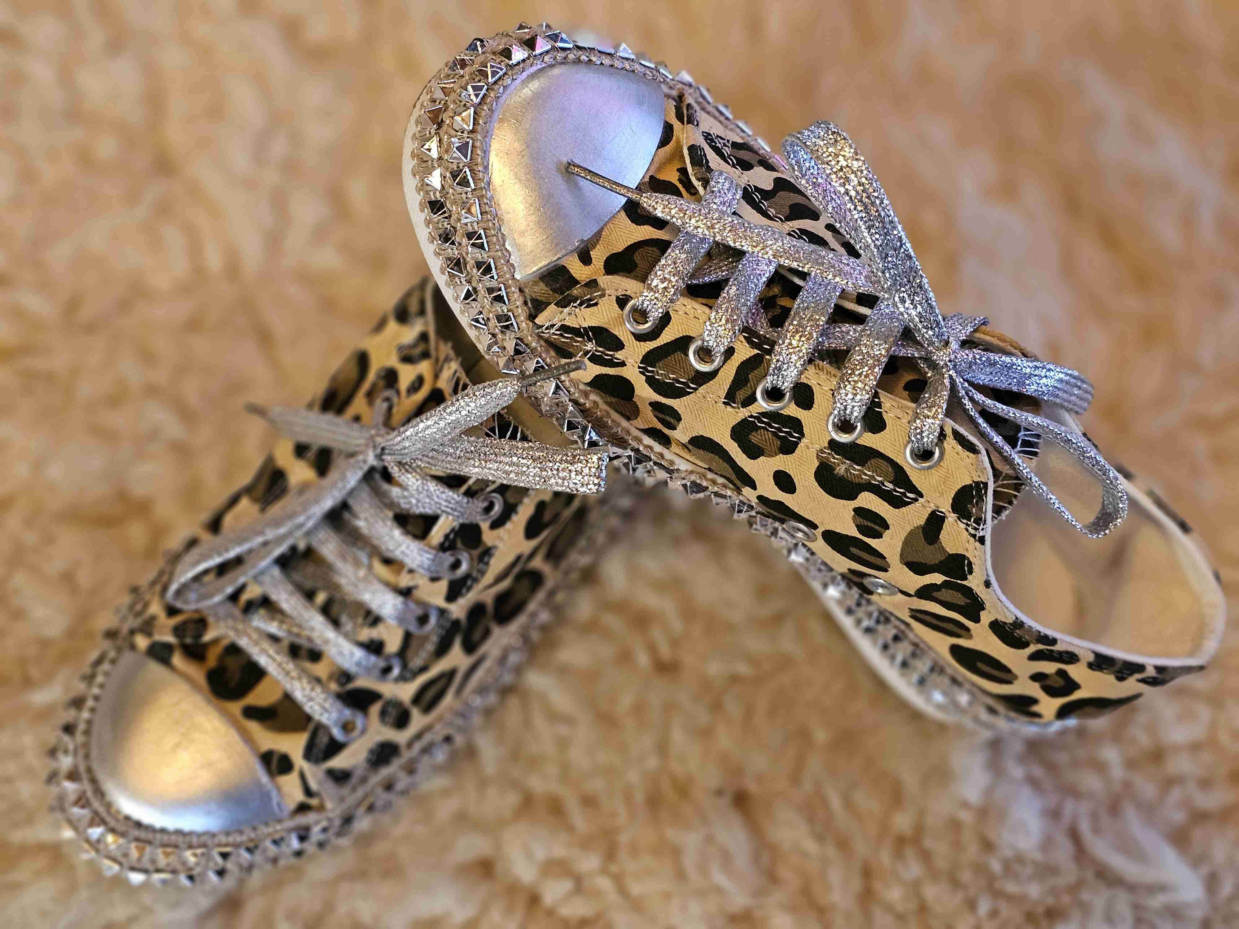 Zapatillas animal print con tachas - miniatura 2