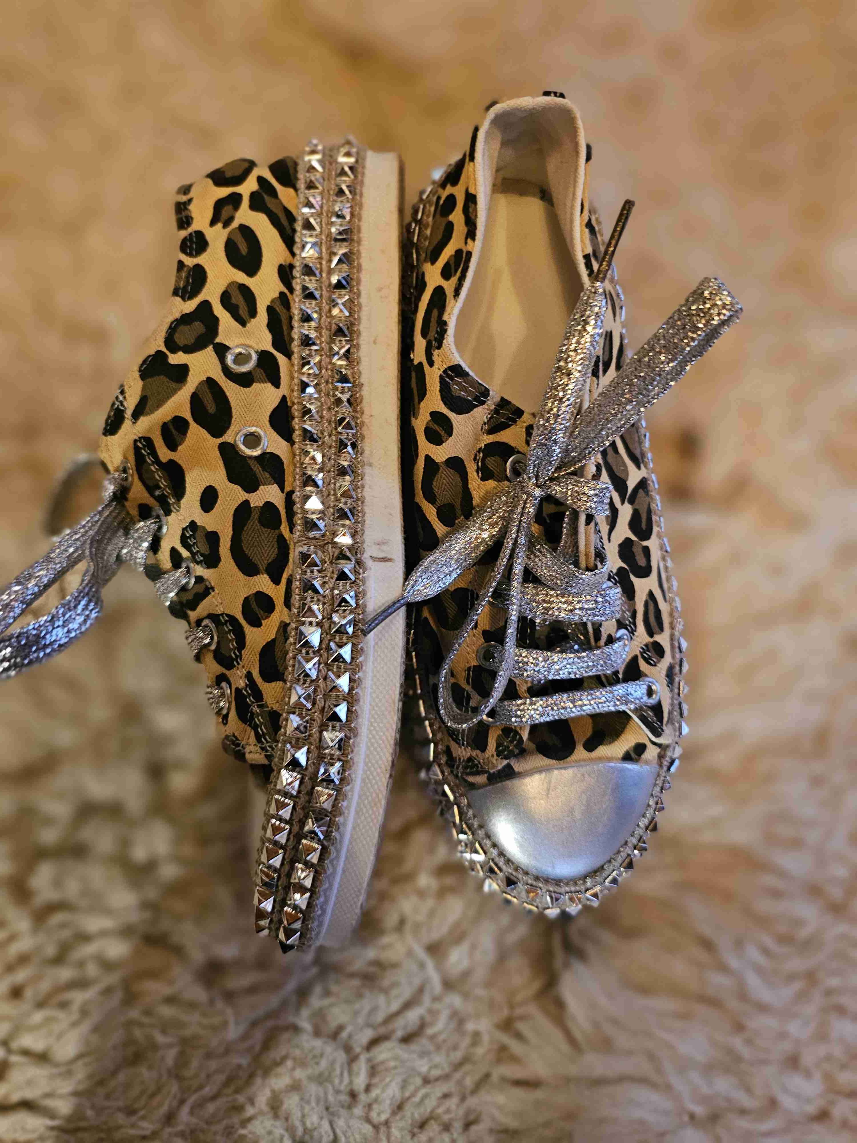 Zapatillas animal print con tachas - miniatura 4