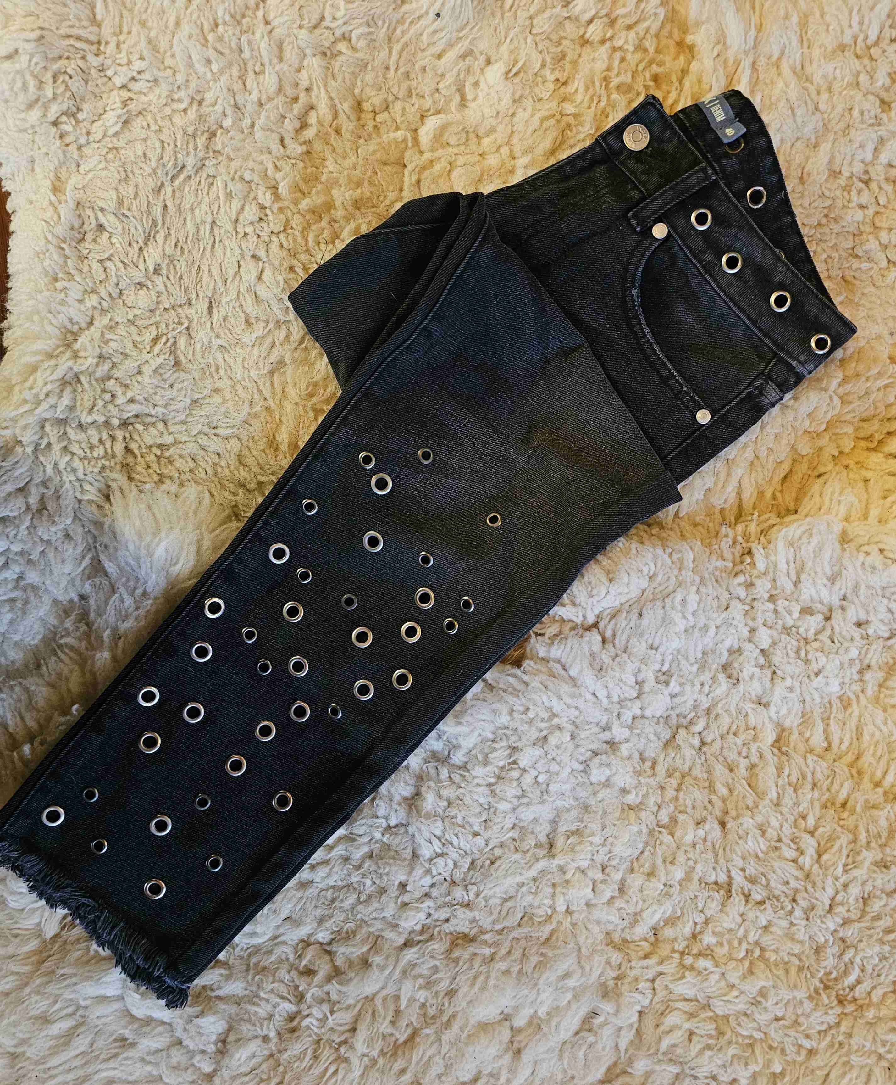 Jeans negros con tachuelas - miniatura 2