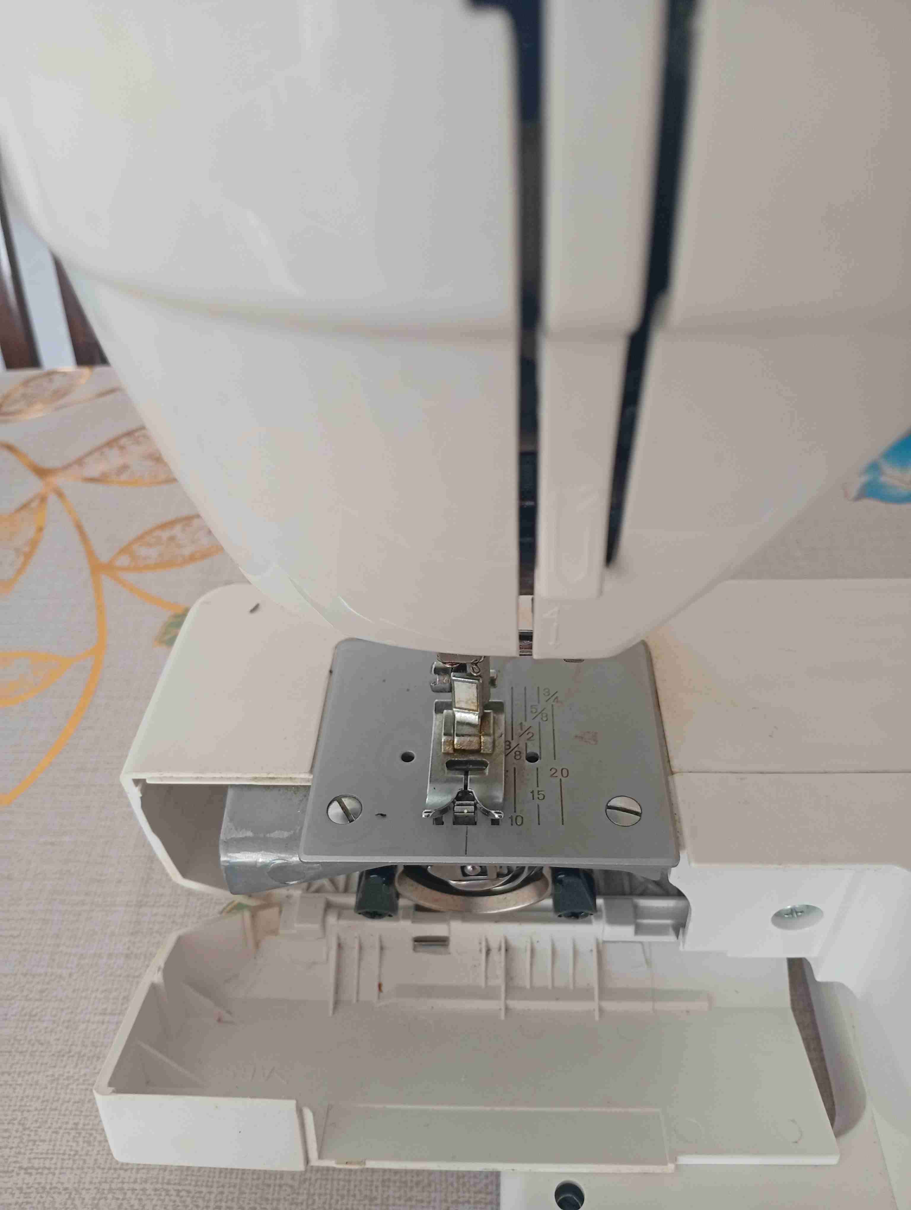 Máquina de coser usada - miniatura 2