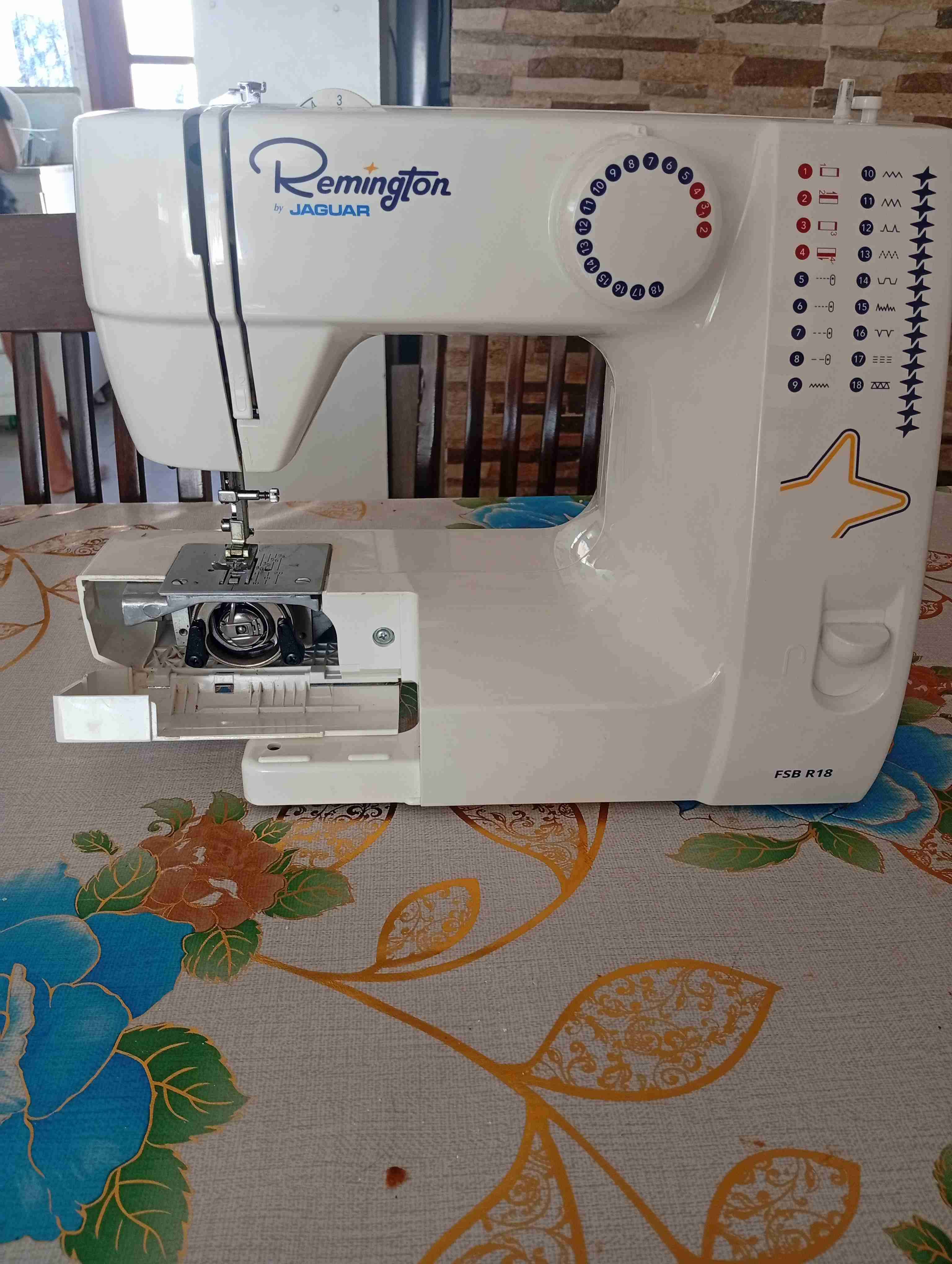 Máquina de coser usada - miniatura 3