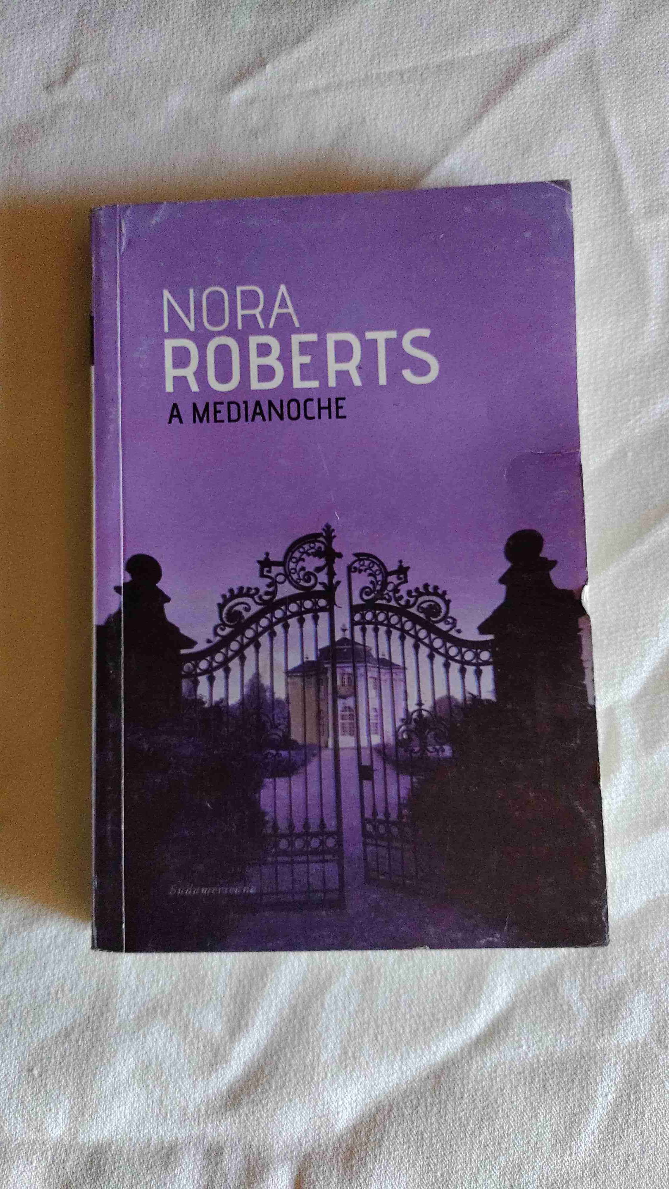 Libro A Medianoche de Nora Roberts