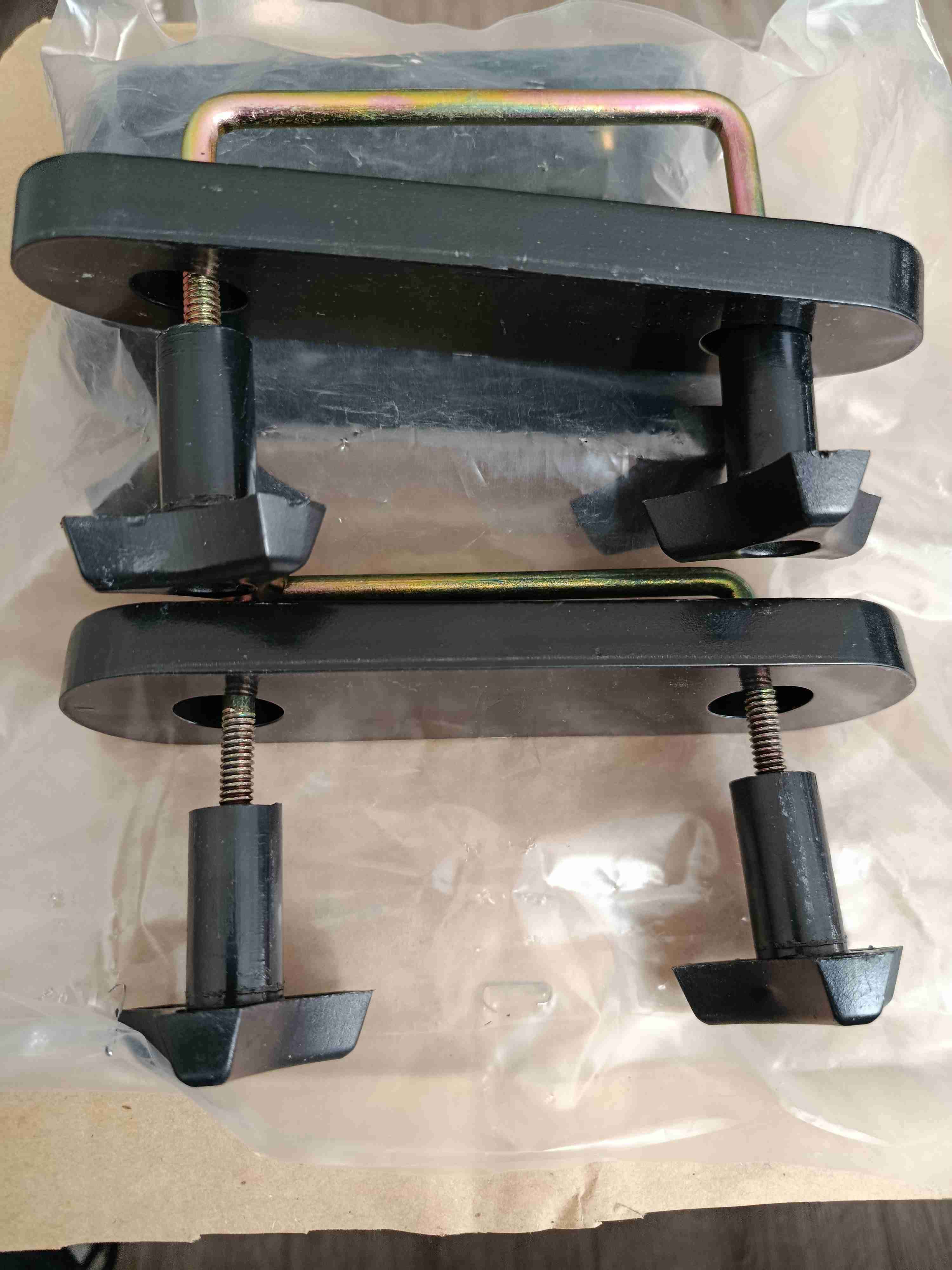 Abrazaderas de metal negras