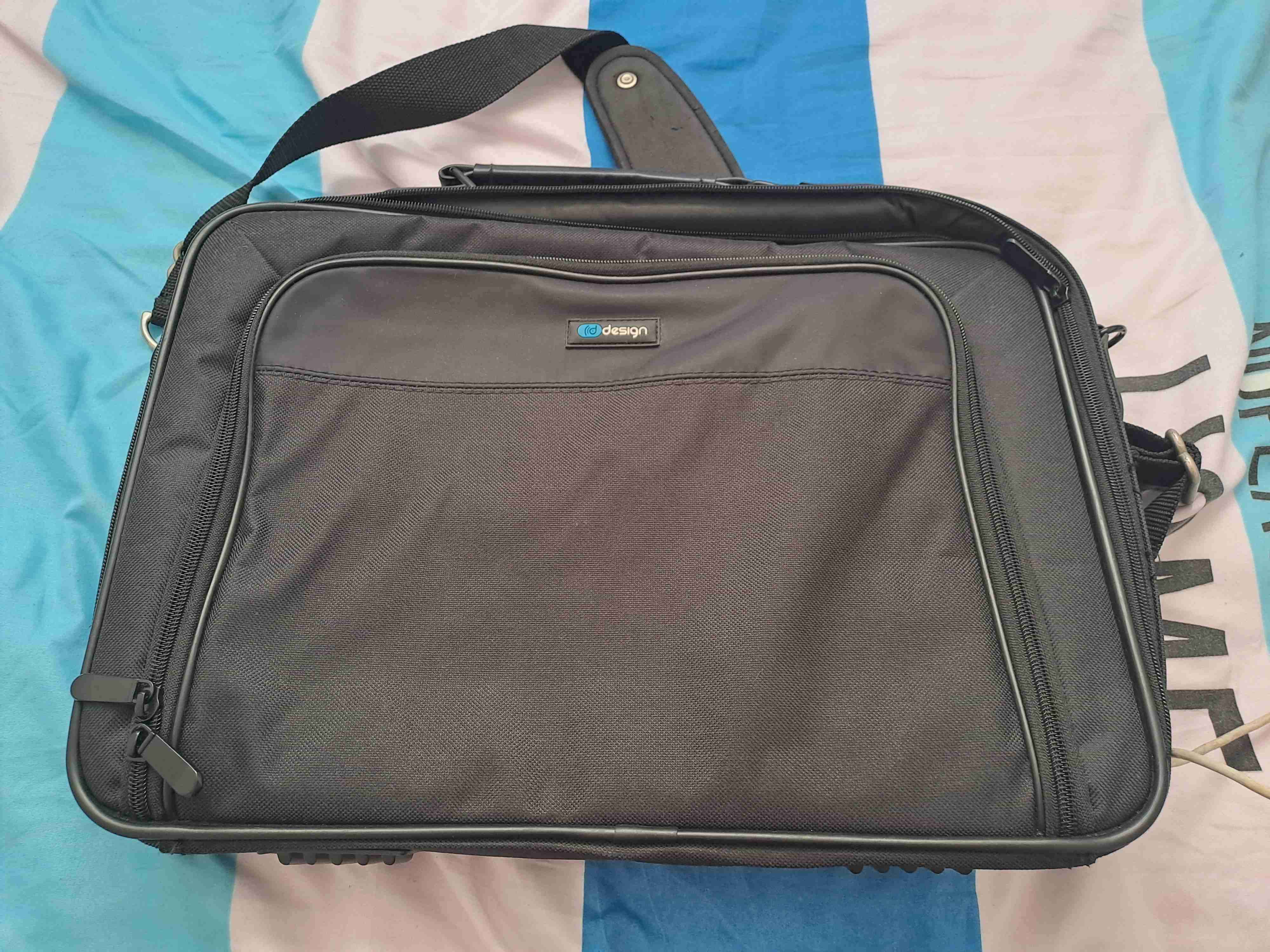 Maletín negro para laptop