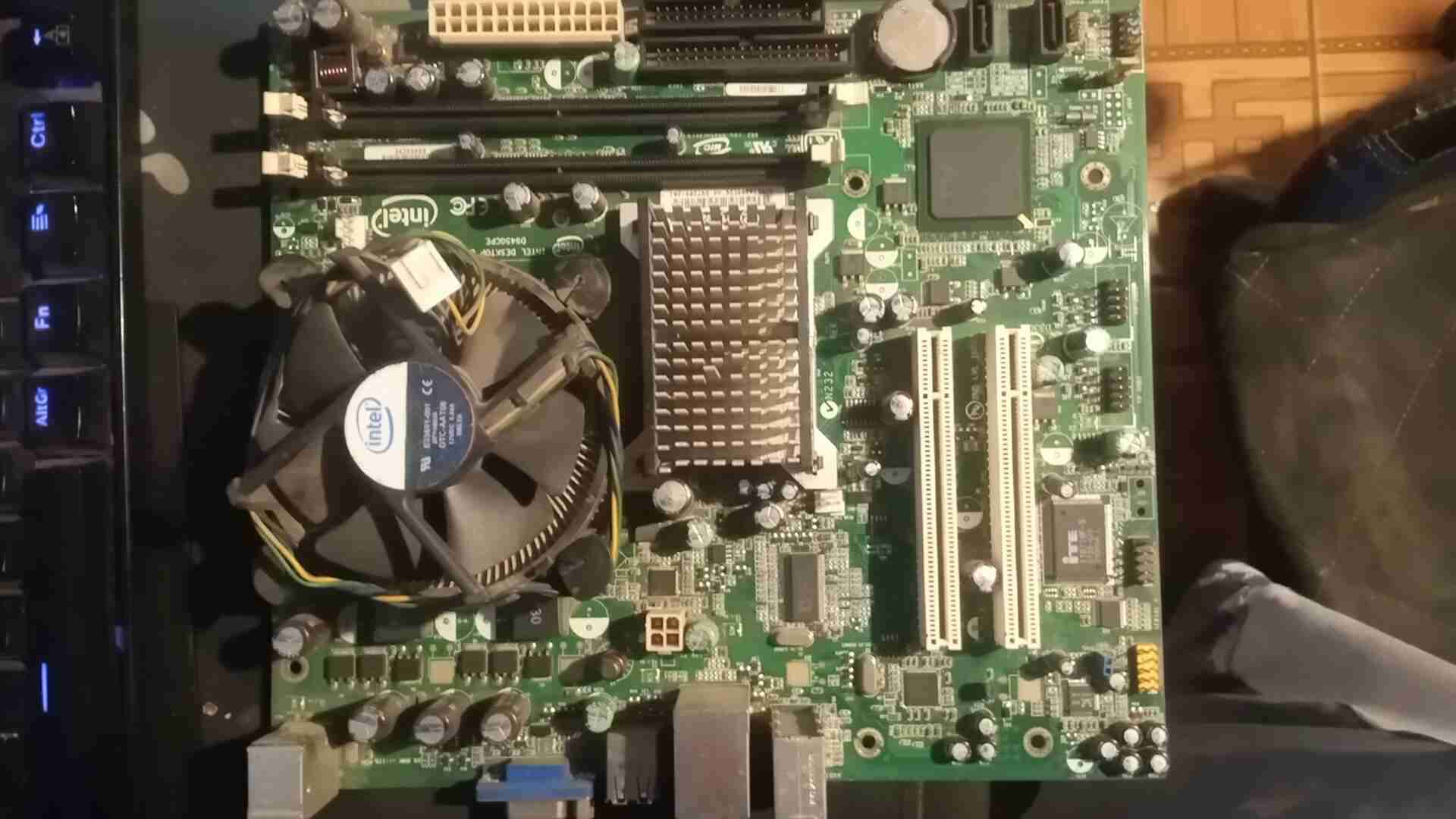 Placa madre Intel en buen estado