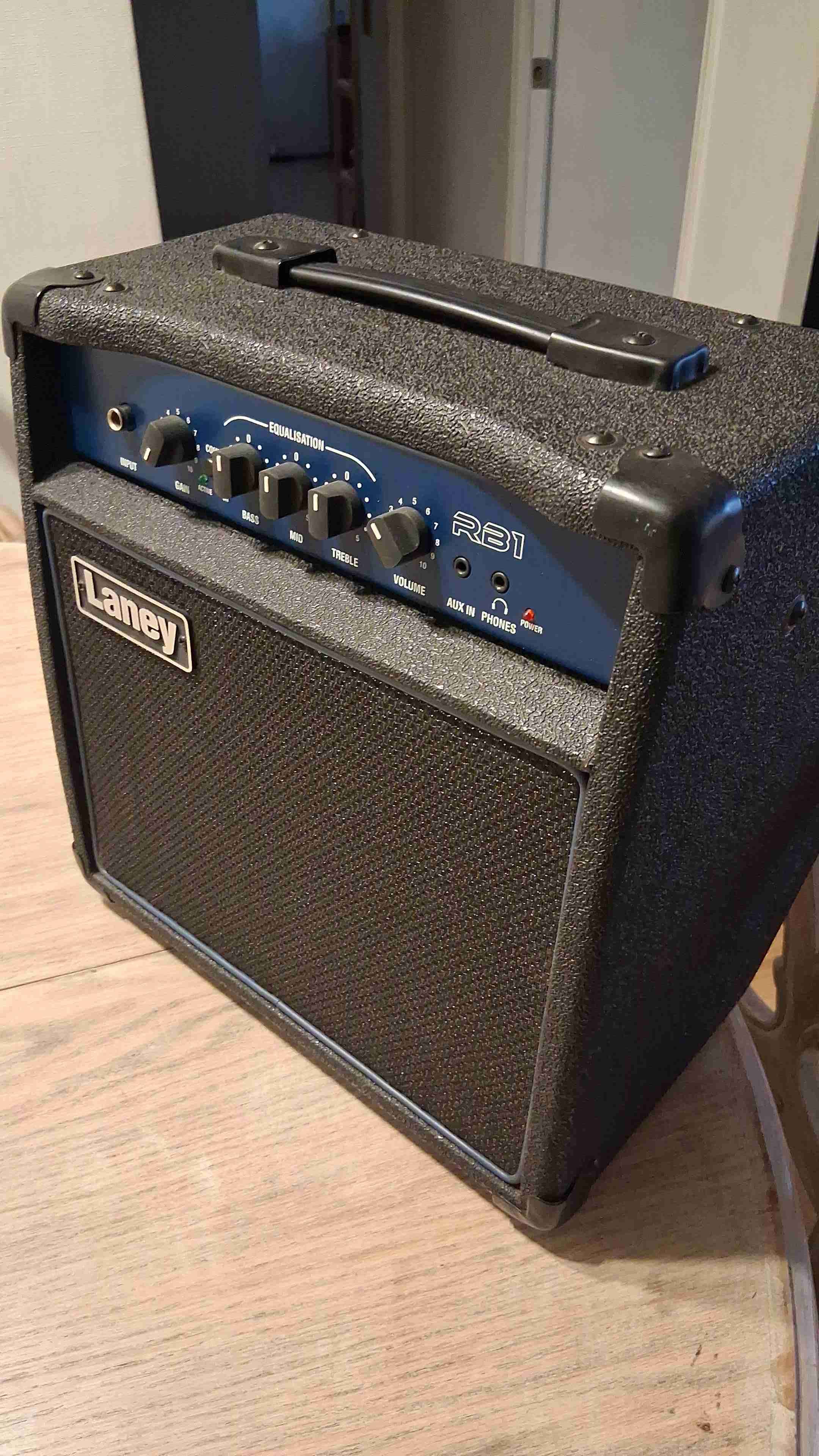 Amplificador Laney RB1 - miniatura 2