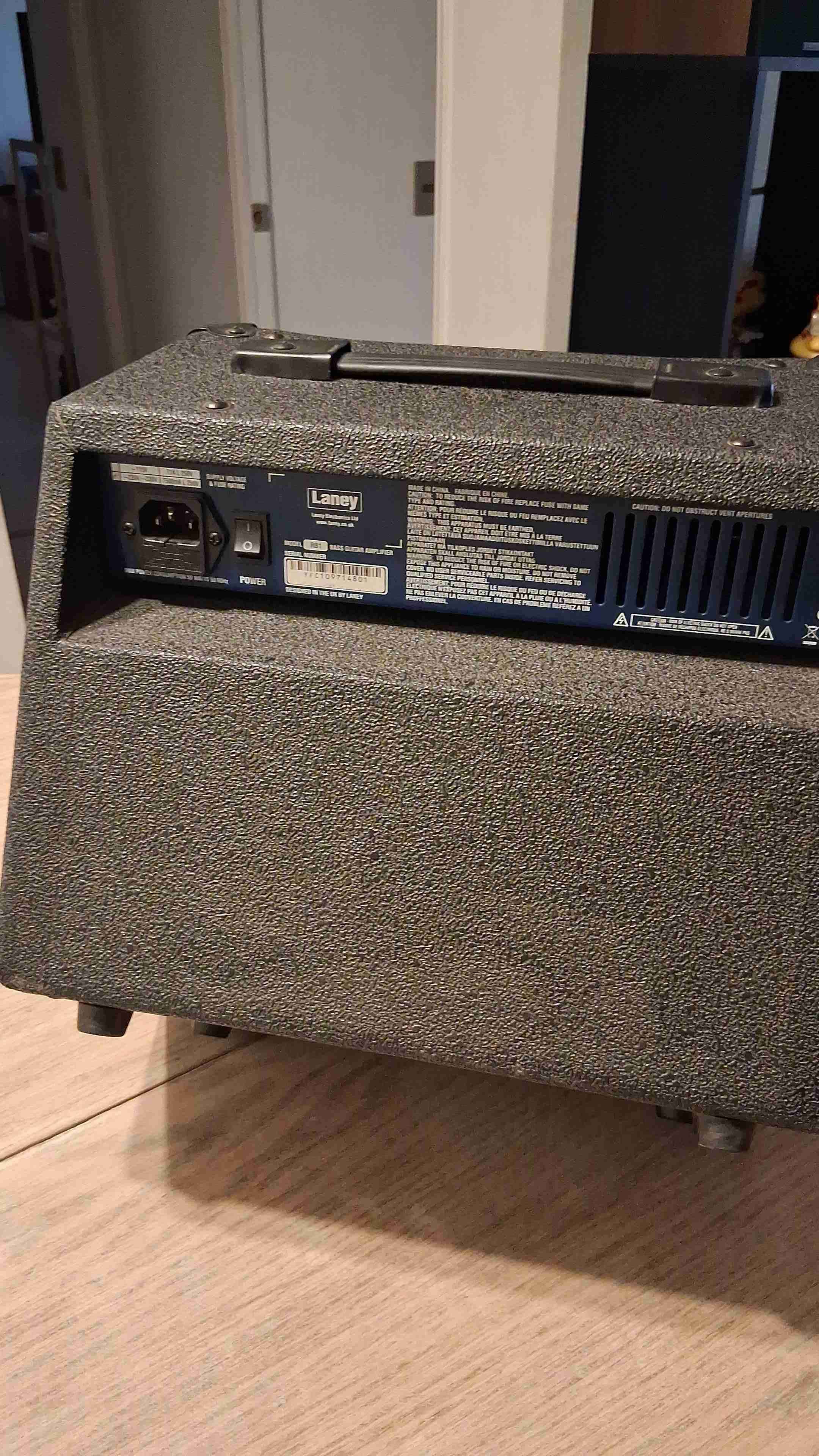 Amplificador Laney RB1 - miniatura 3
