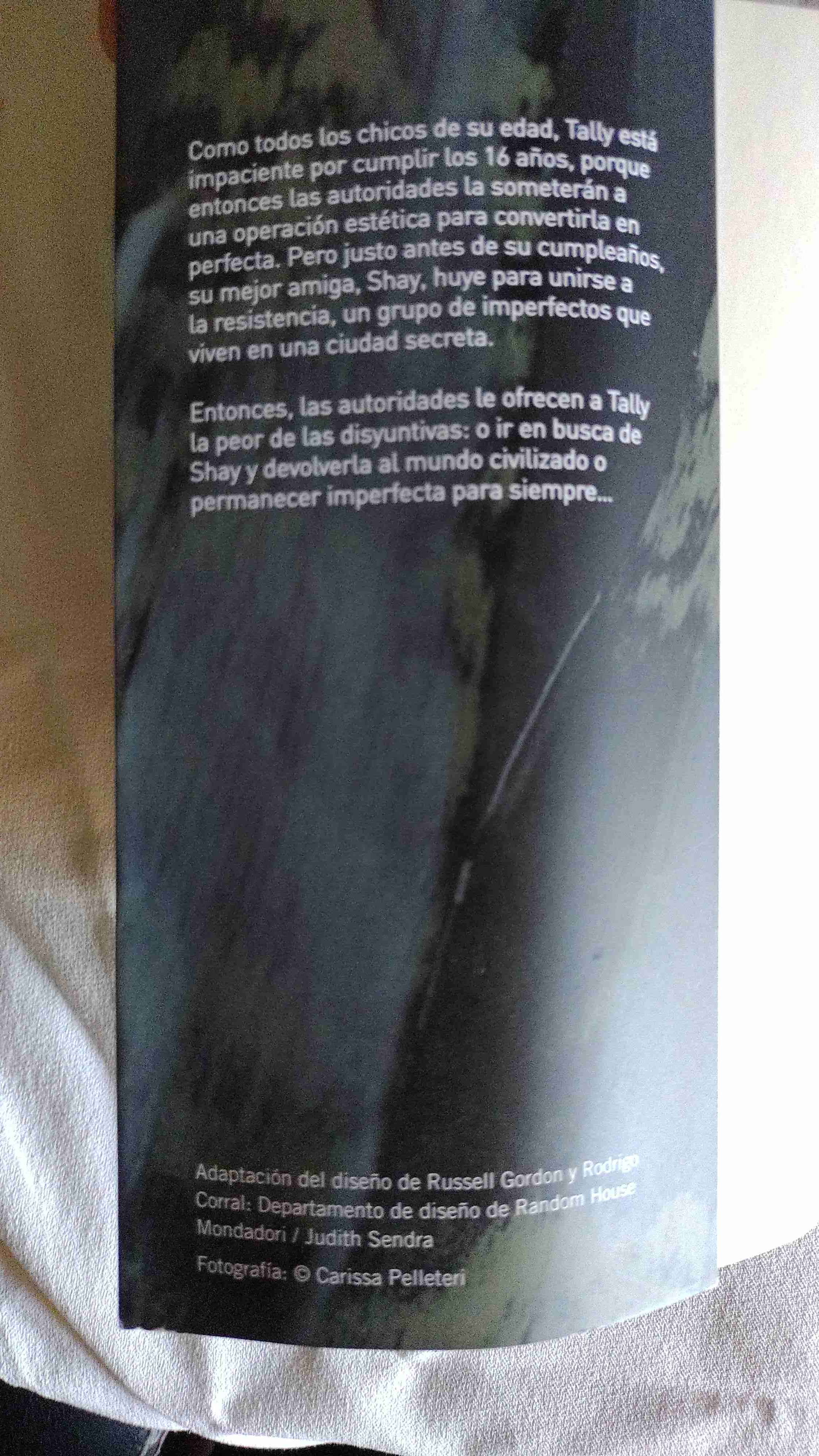 Libro 'Traición' de Scott Westerfeld - miniatura 2