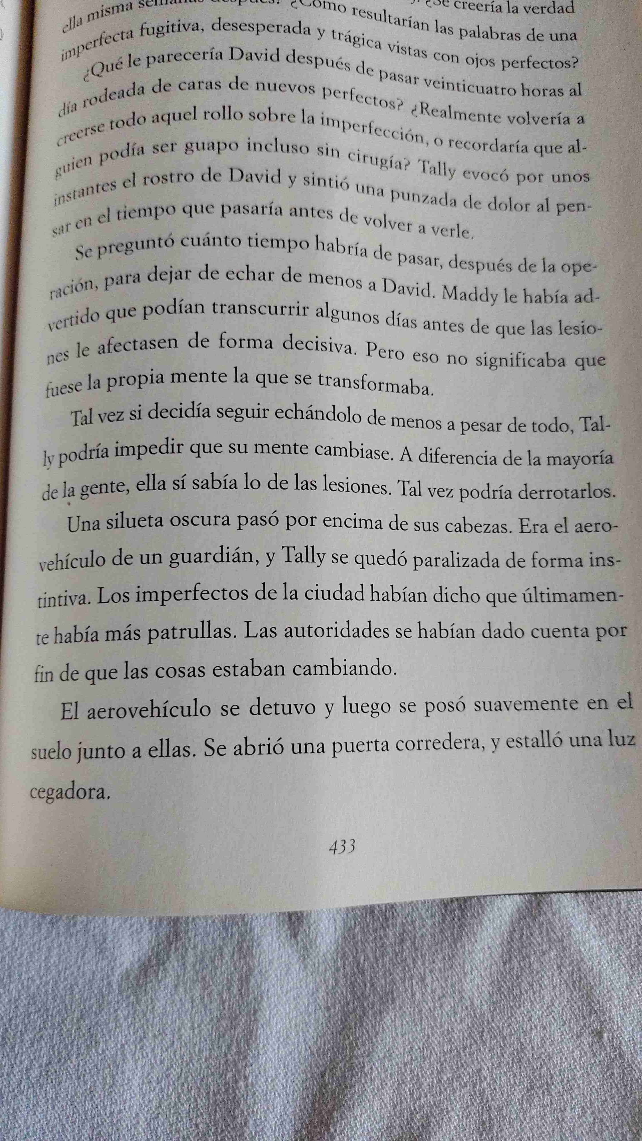 Libro 'Traición' de Scott Westerfeld - miniatura 3