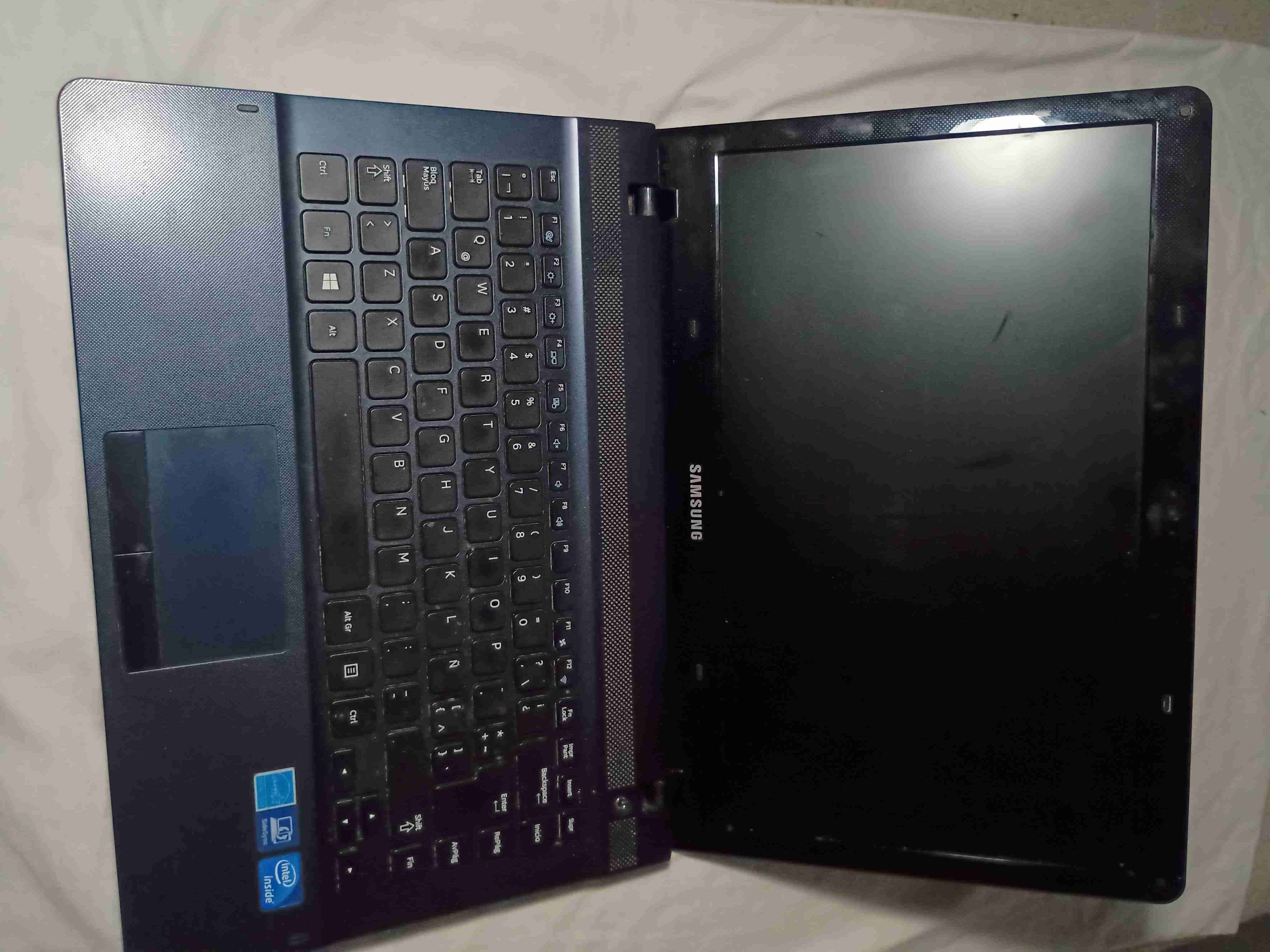 Notebook Samsung negro usado - miniatura 2