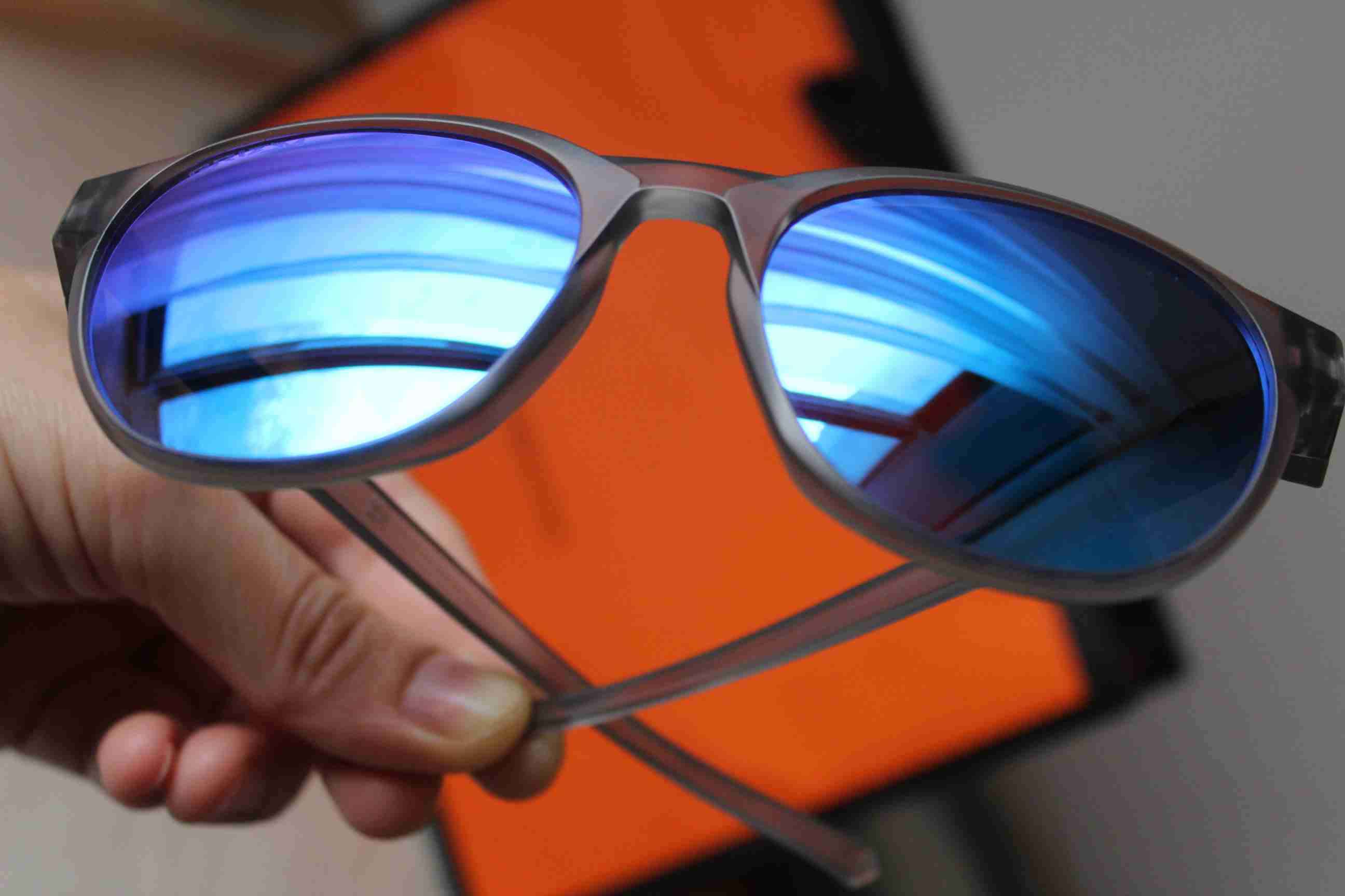 Gafas de sol Oakley azul polarizadas - miniatura 2