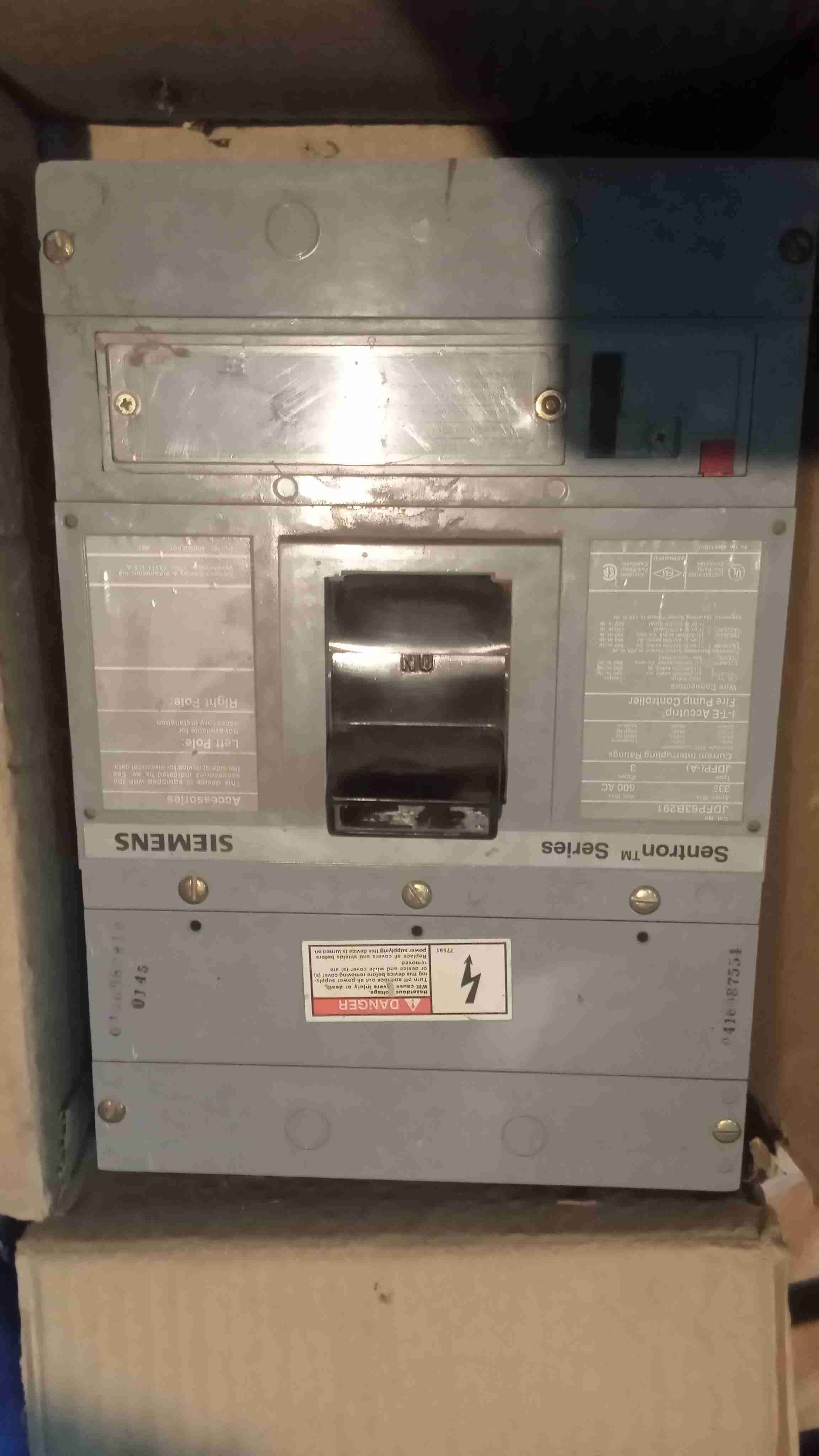 Breaker Siemens Sentron usado