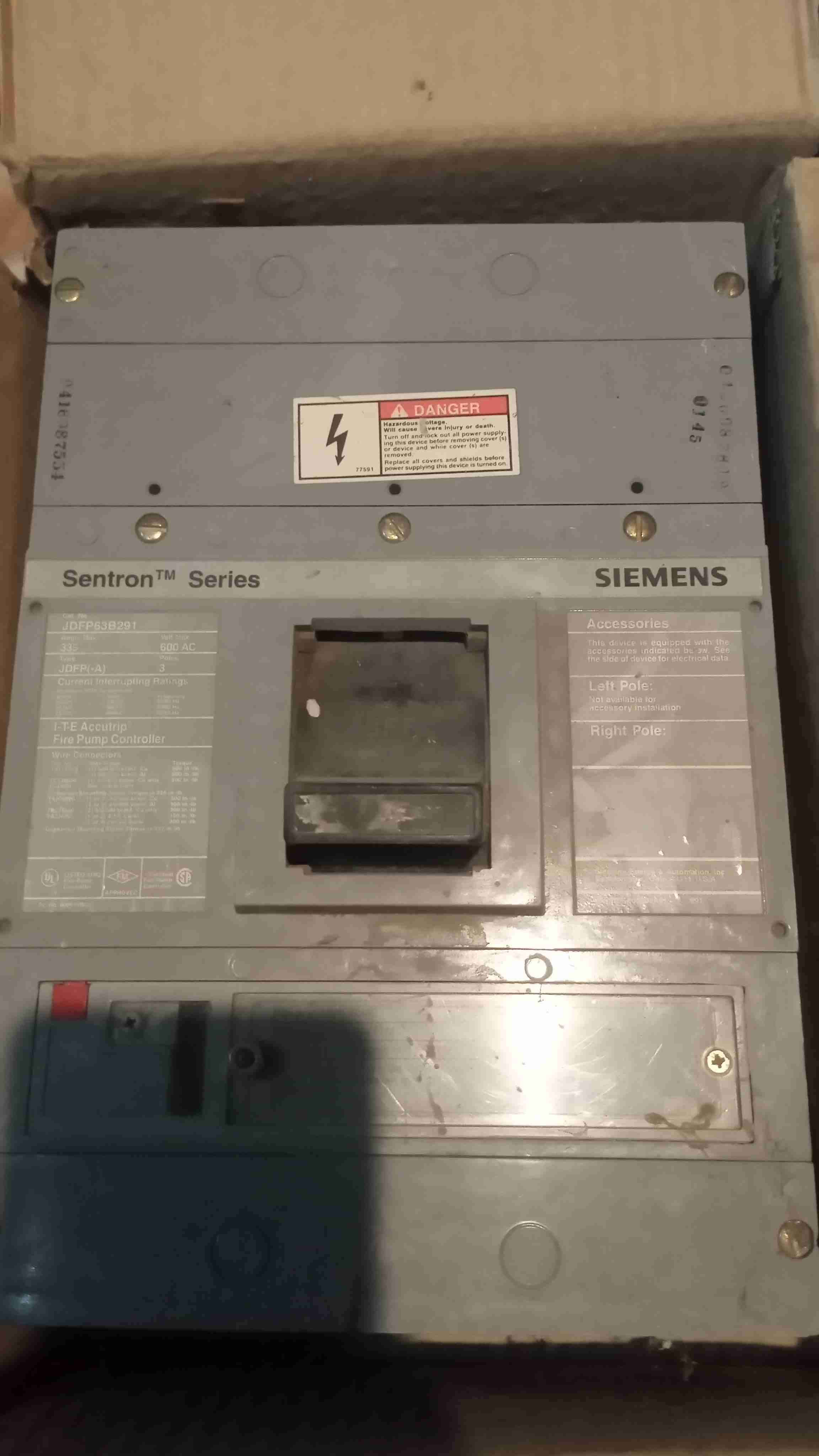 Breaker Siemens Sentron usado - miniatura 2