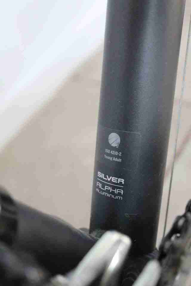 Bicicleta Trek Aro 24 negra con suspensión - miniatura 2