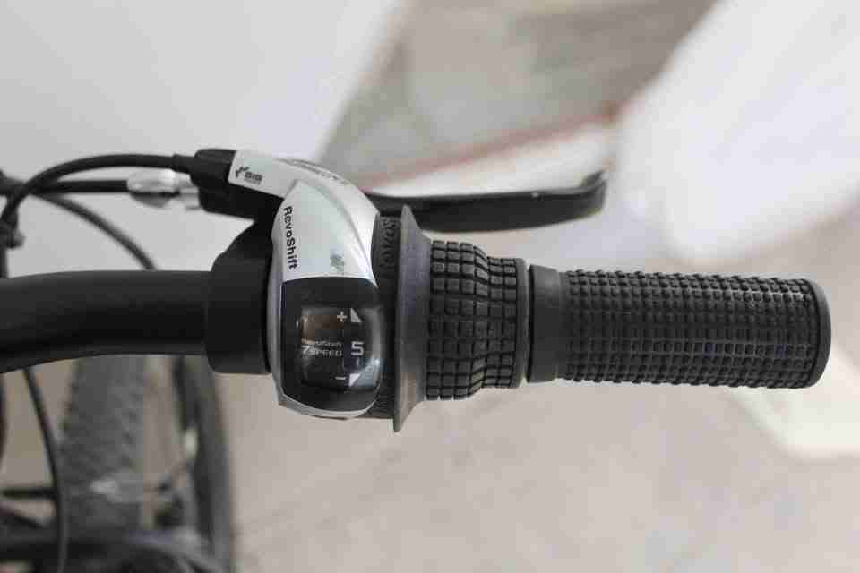 Bicicleta Trek Aro 24 negra con suspensión - miniatura 5