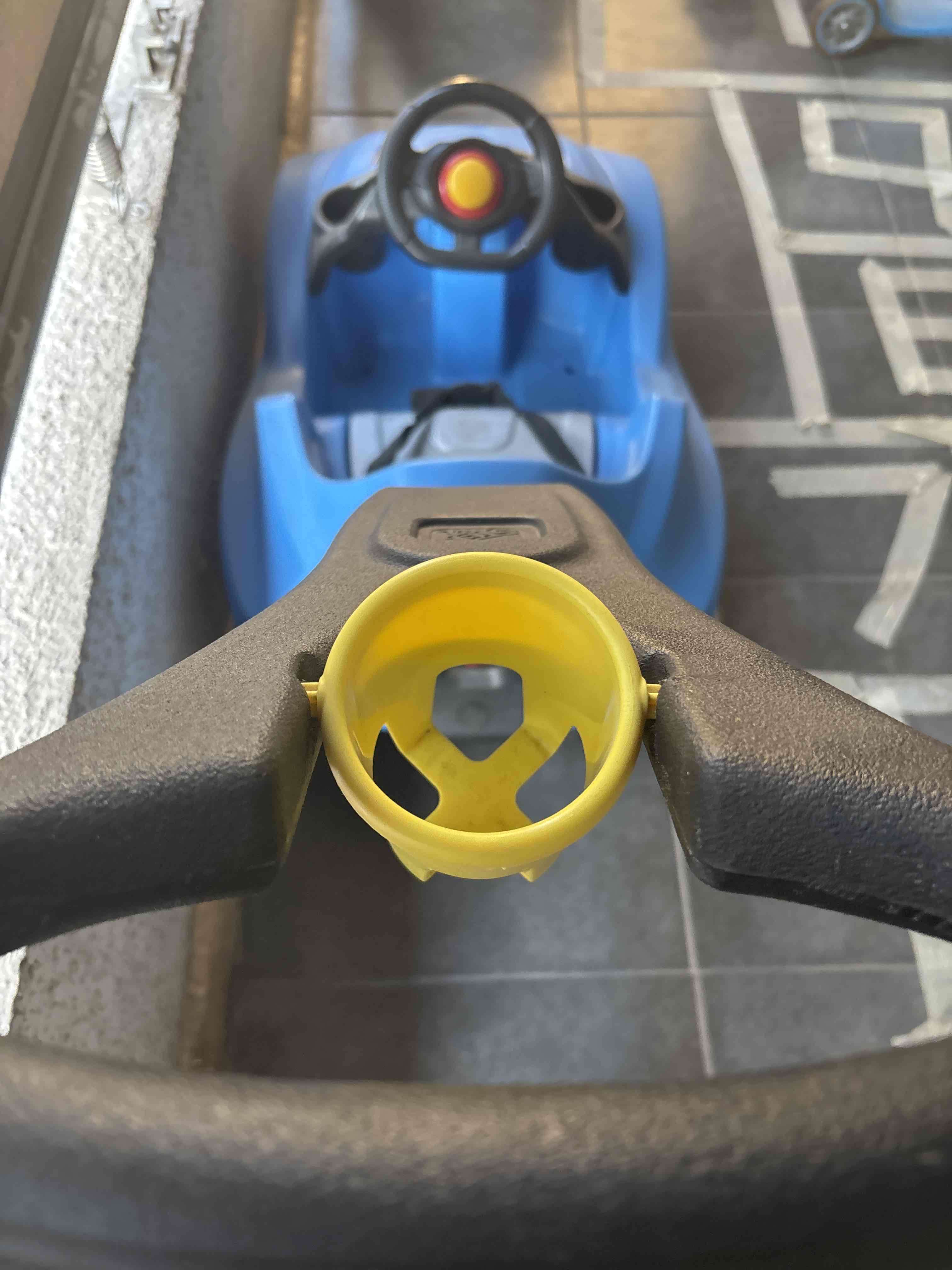 Auto de juguete azul con mango - miniatura 2