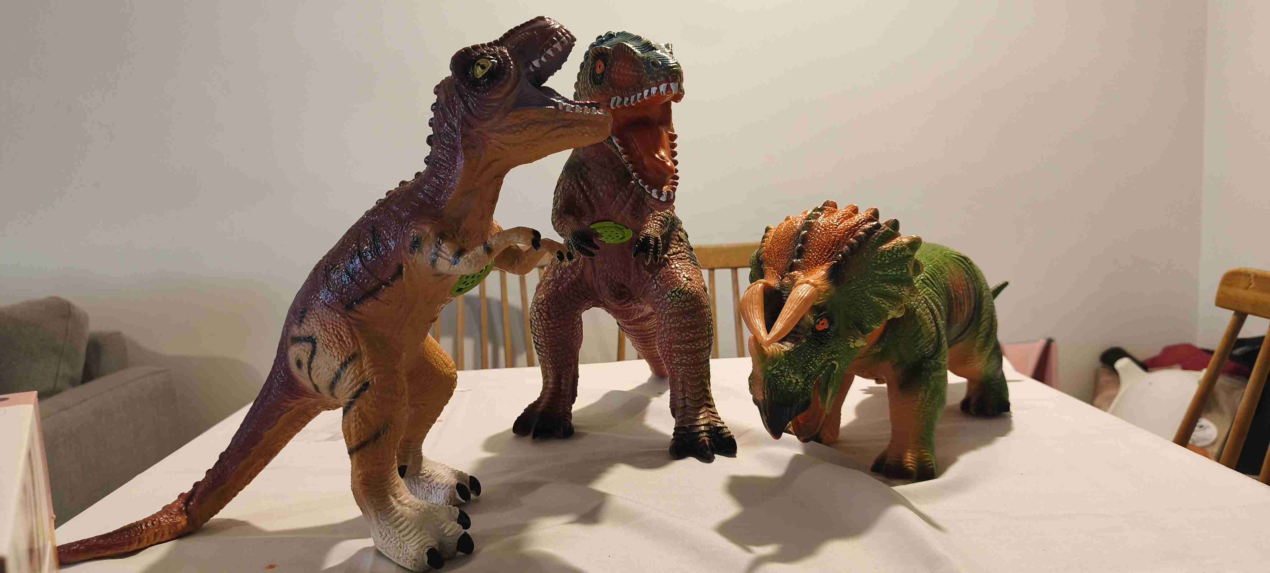 Figuras de dinosaurios plásticas - miniatura 2