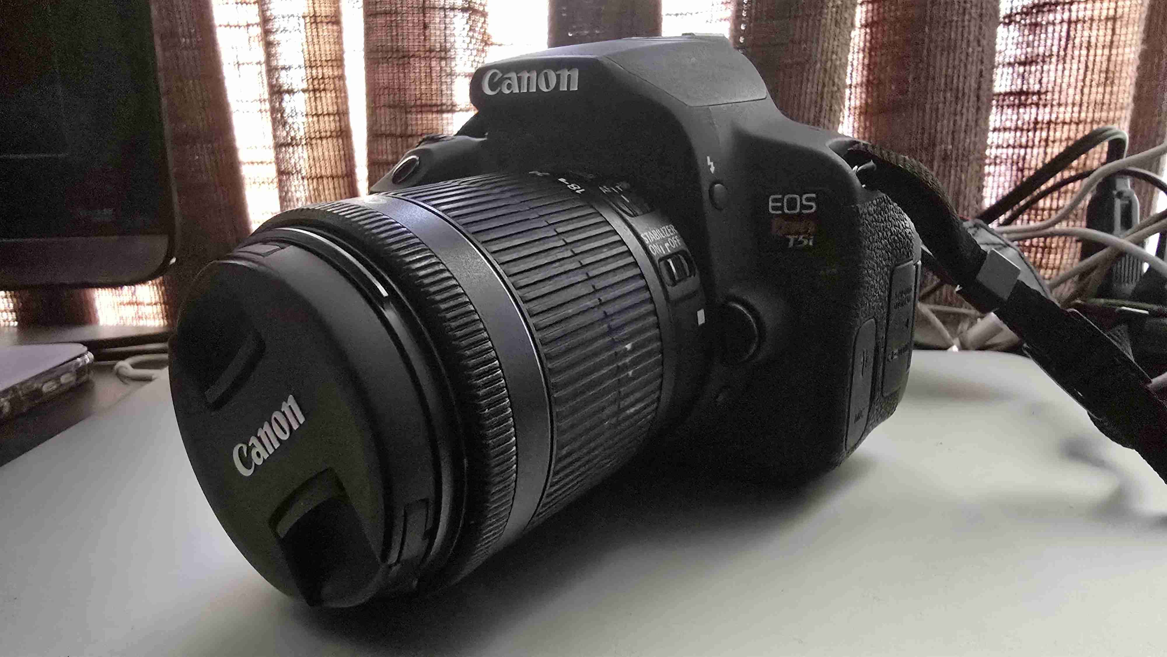 Cámara Canon EOS T5i con lente - miniatura 1