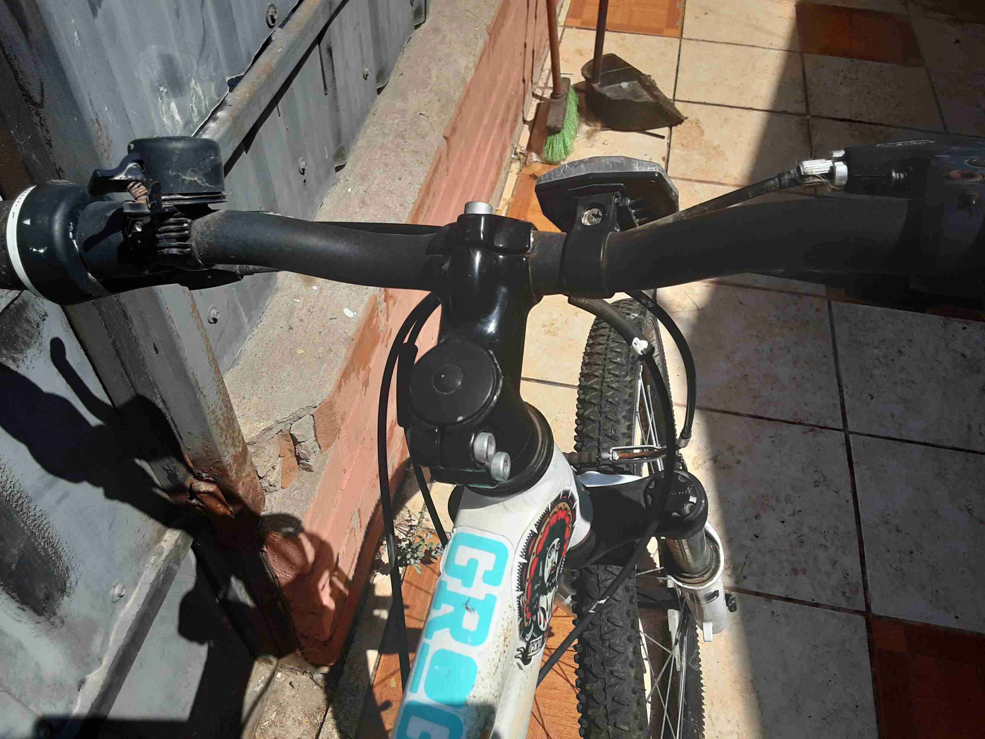 Bicicleta Rockrider blanca - miniatura 2