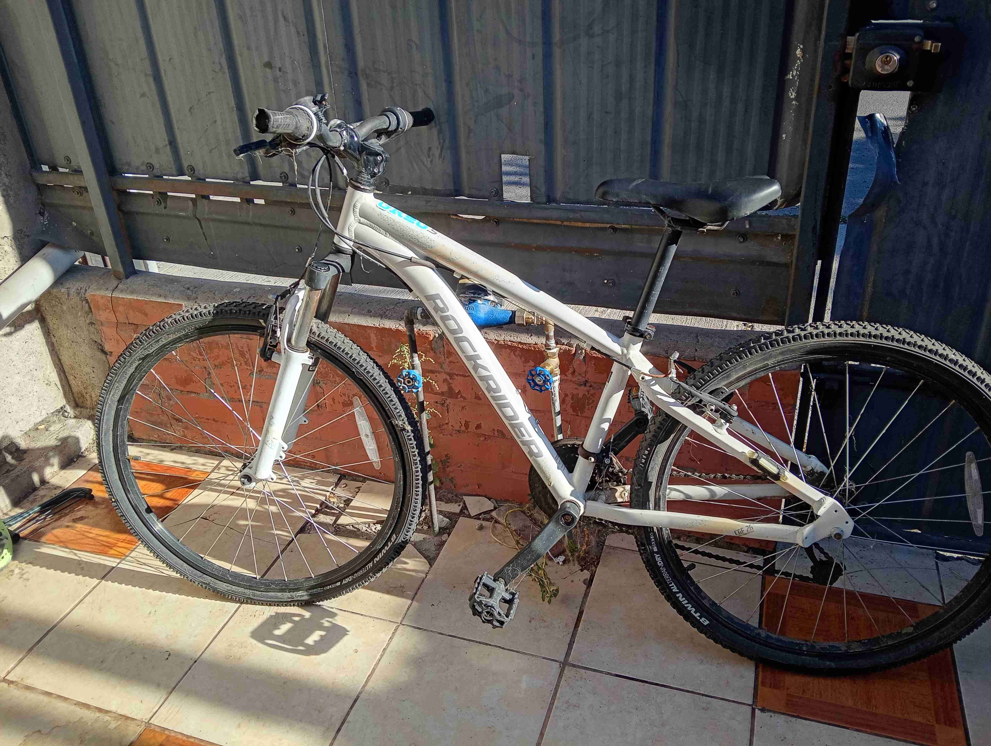 Bicicleta Rockrider blanca