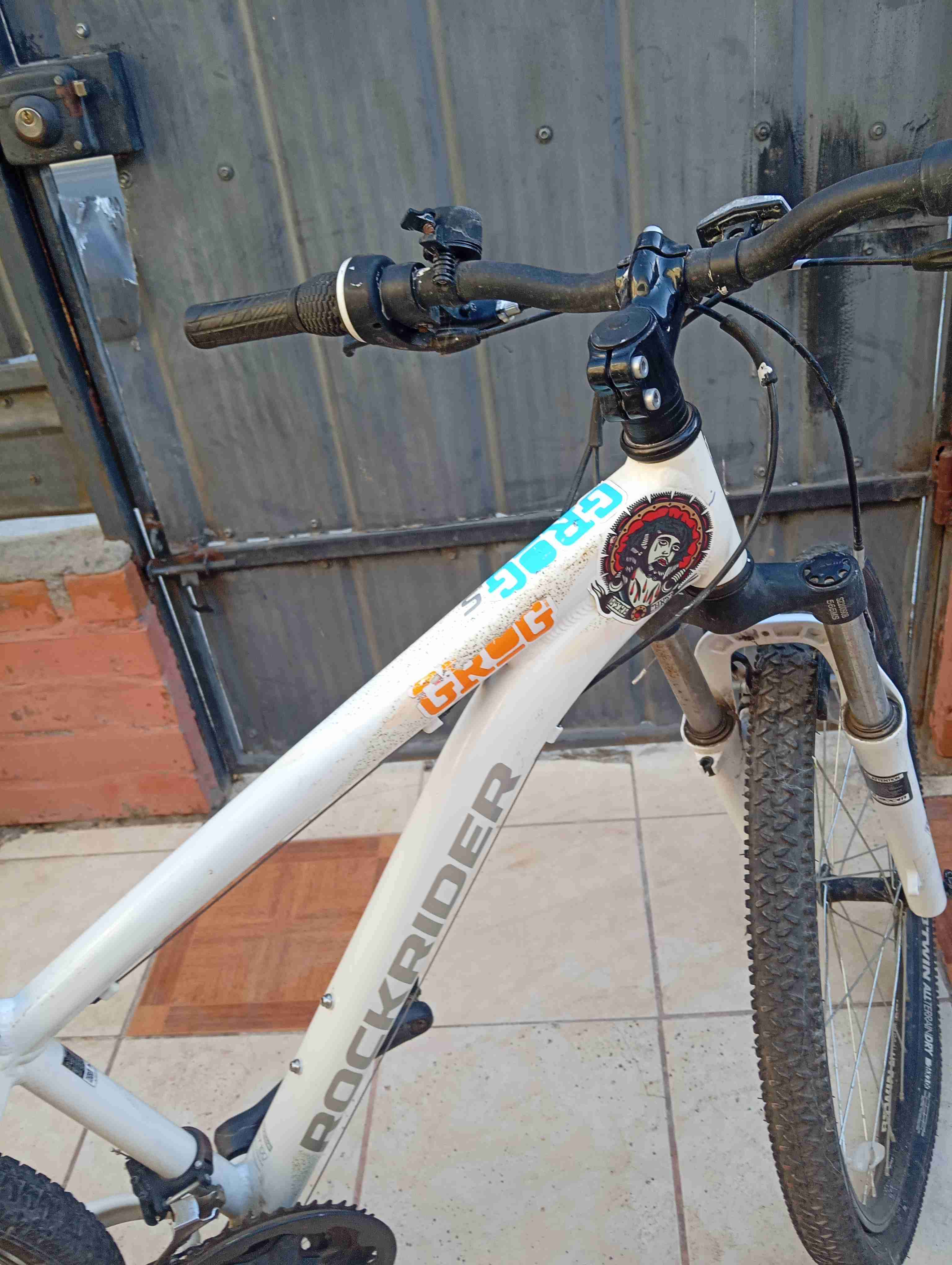 Bicicleta Rockrider blanca - miniatura 3