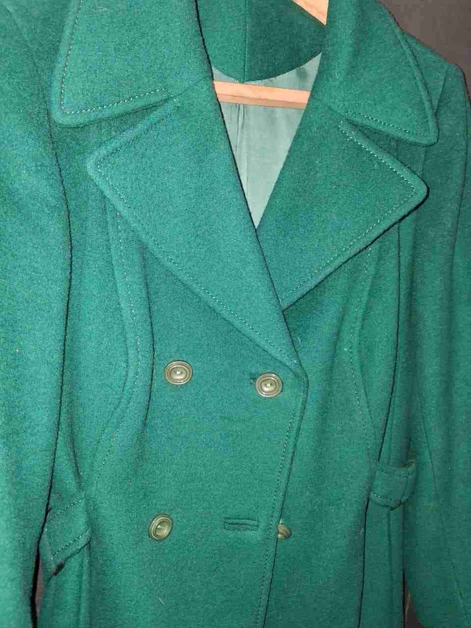 Abrigo verde elegante - miniatura 2