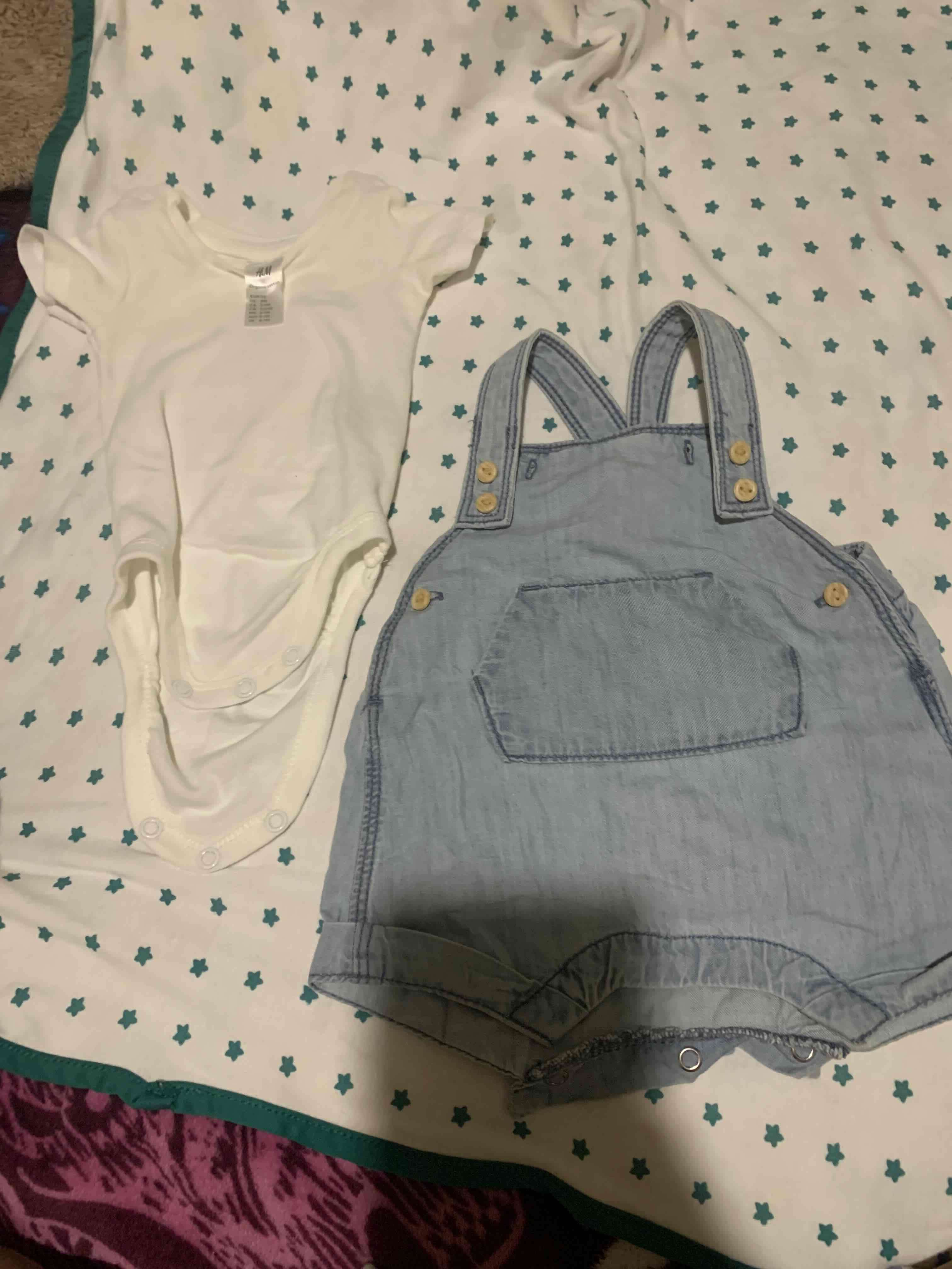 Conjunto bebé body y jardinera