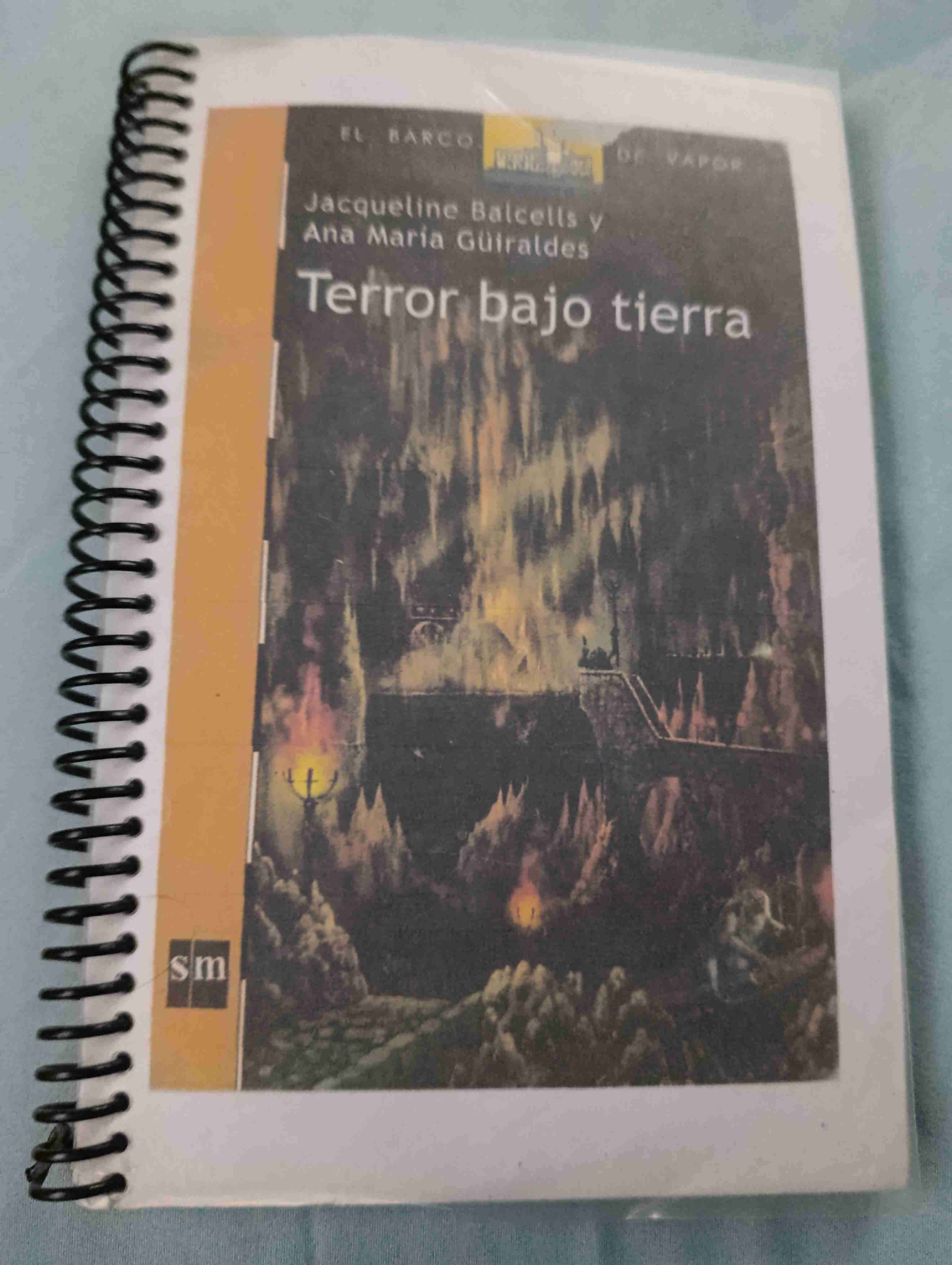 Libro Terror bajo tierra con espiral