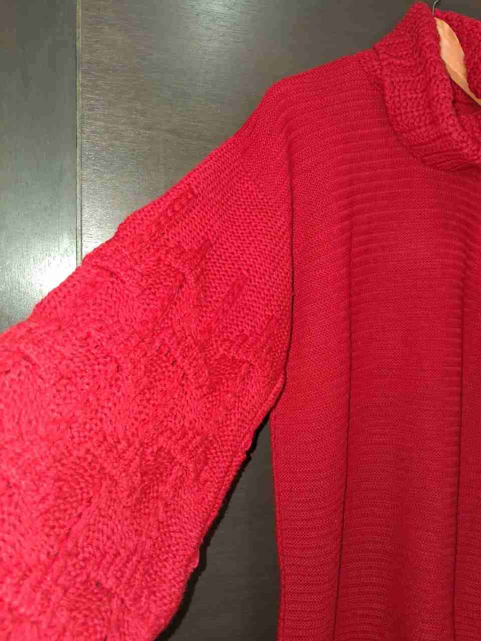 Suéter rojo de lana - miniatura 4