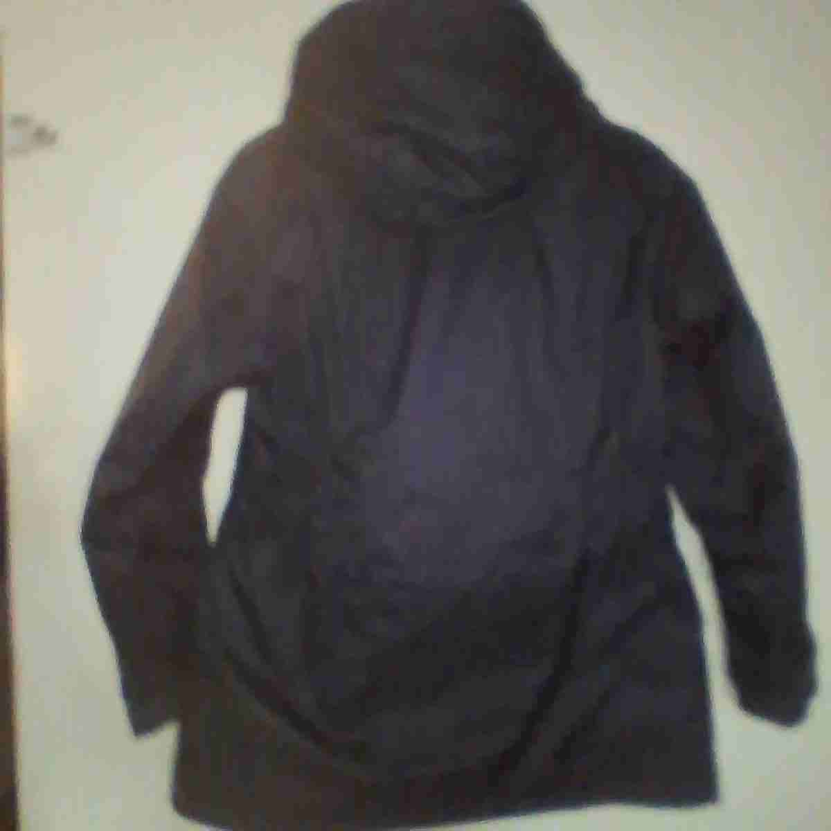 Parka negra con capucha - miniatura 2