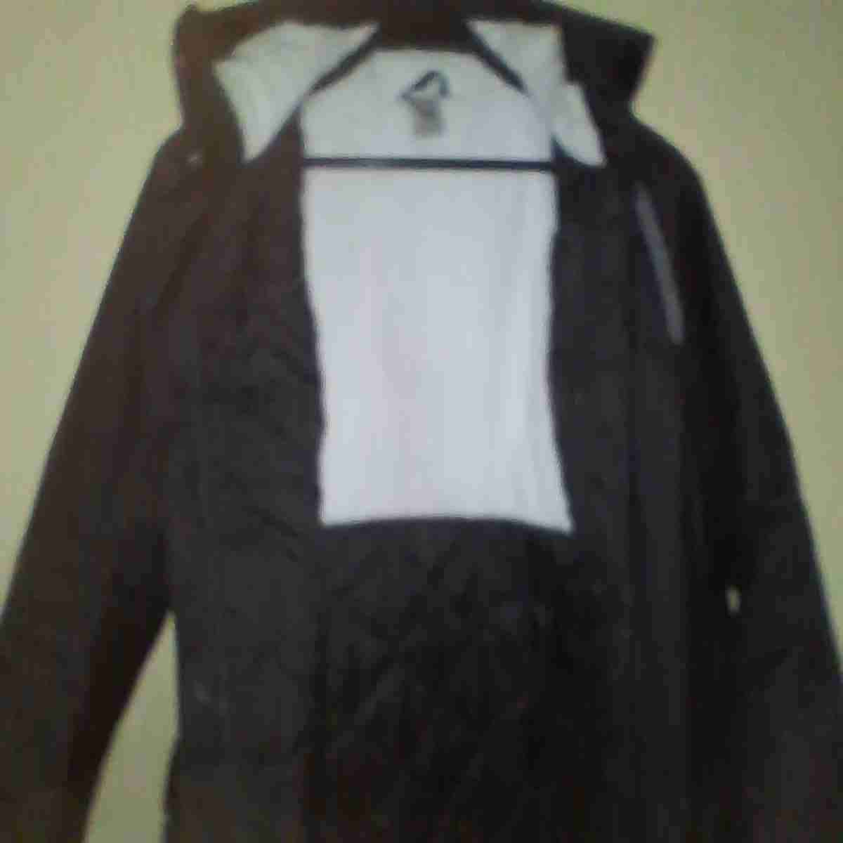 Parka negra con capucha - miniatura 5