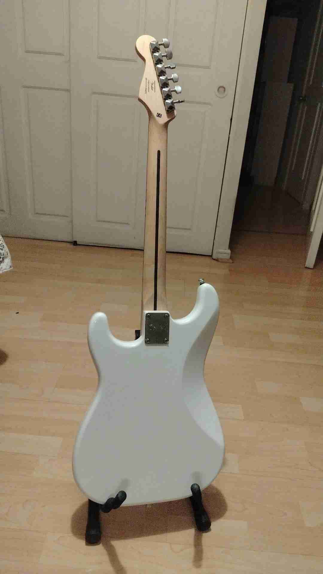 Guitarra eléctrica Squier Stratocaster Bullet - miniatura 2