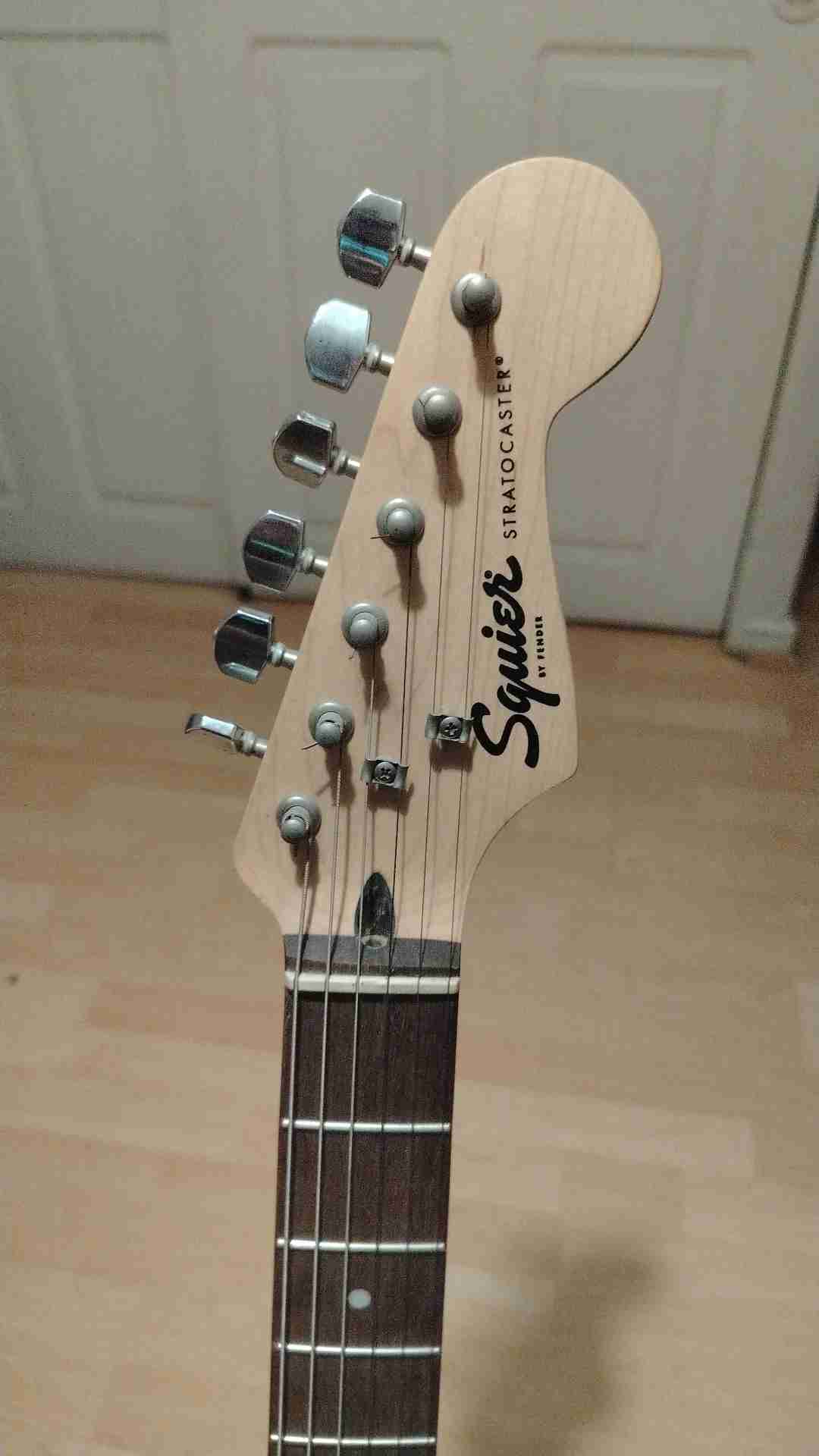 Guitarra eléctrica Squier Stratocaster Bullet - miniatura 3